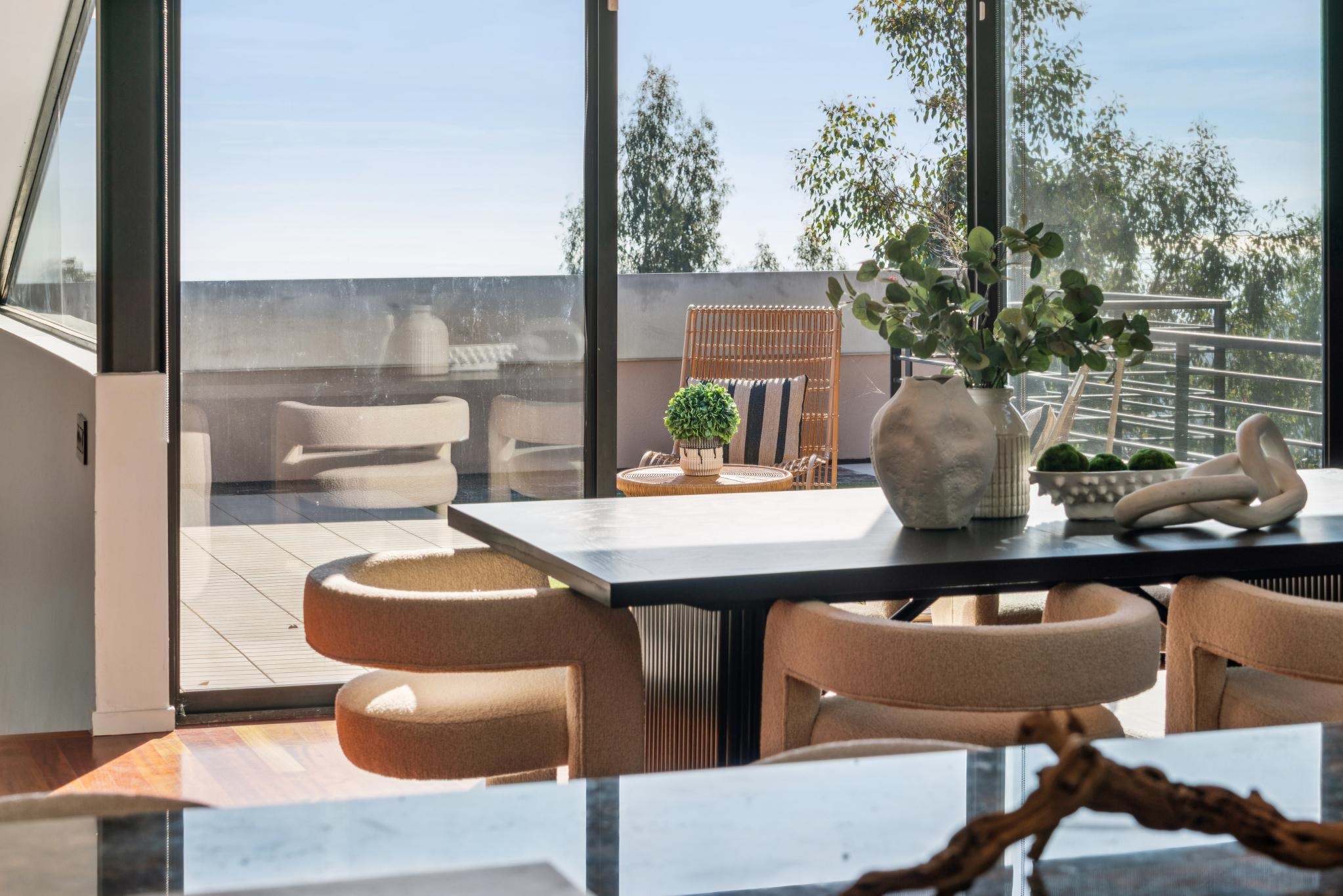 Detail Gallery Image 7 of 60 For 6353 Skyline Blvd, Oakland,  CA 94611 - 4 Beds | 3 Baths