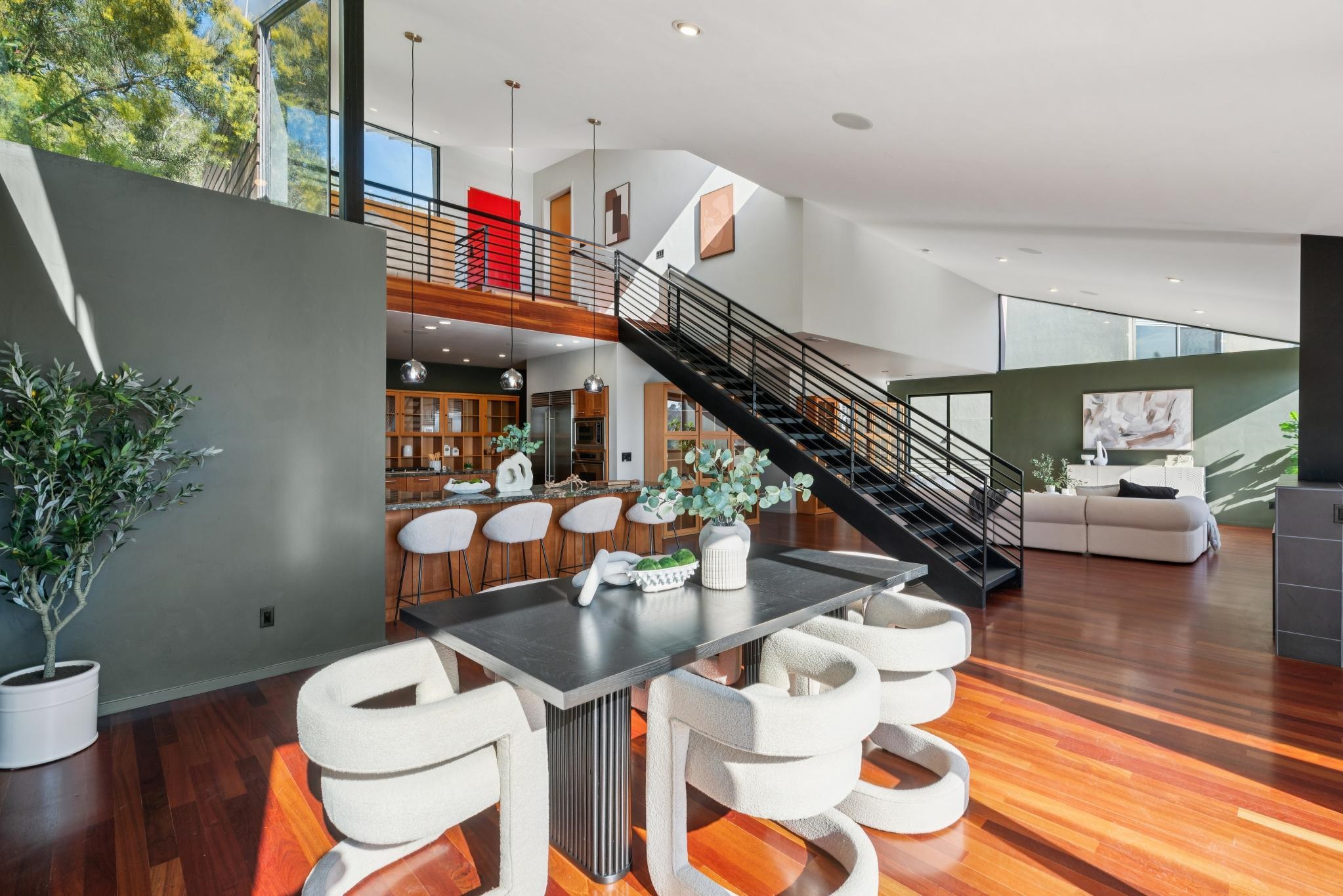 Detail Gallery Image 8 of 60 For 6353 Skyline Blvd, Oakland,  CA 94611 - 4 Beds | 3 Baths