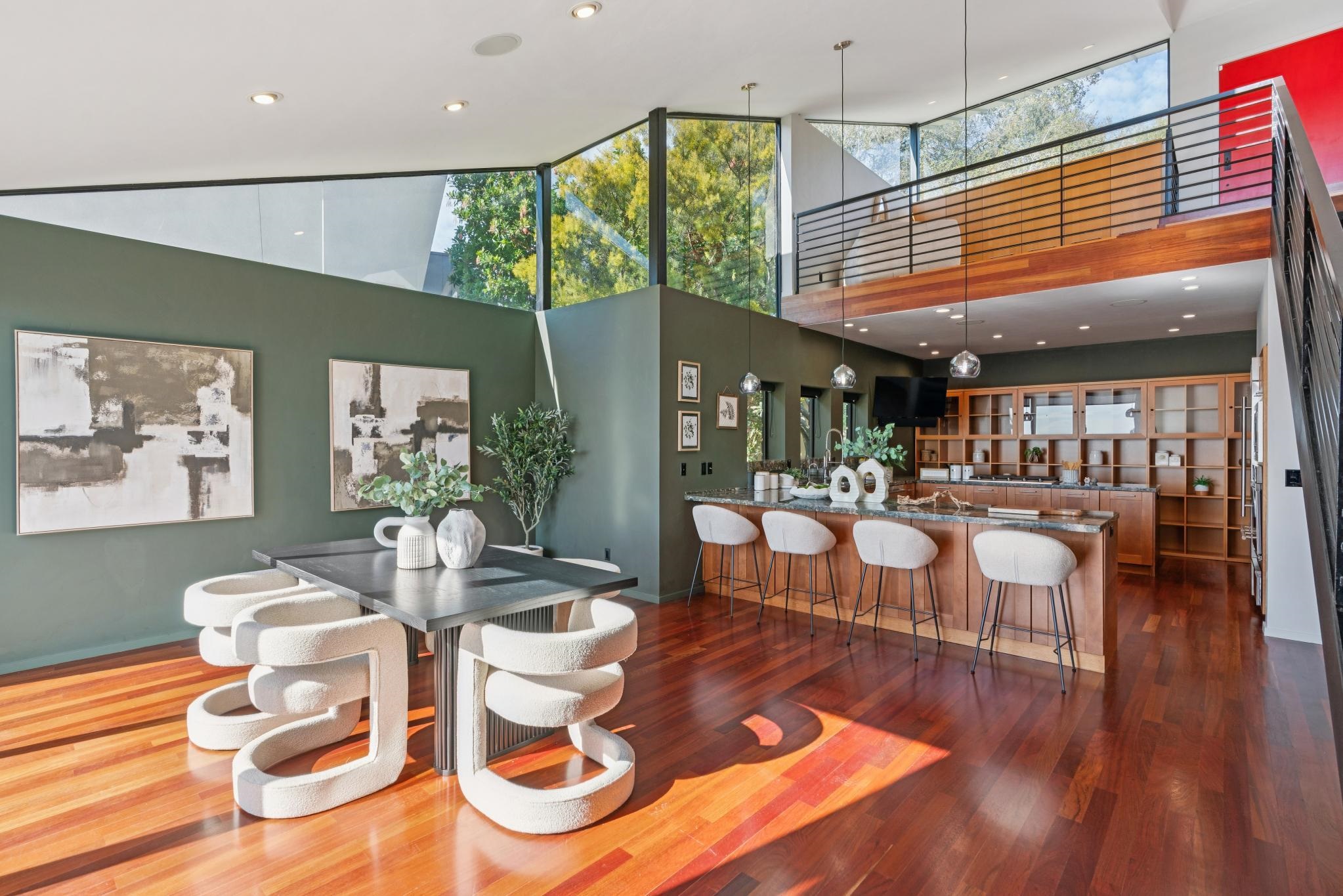 Detail Gallery Image 9 of 60 For 6353 Skyline Blvd, Oakland,  CA 94611 - 4 Beds | 3 Baths