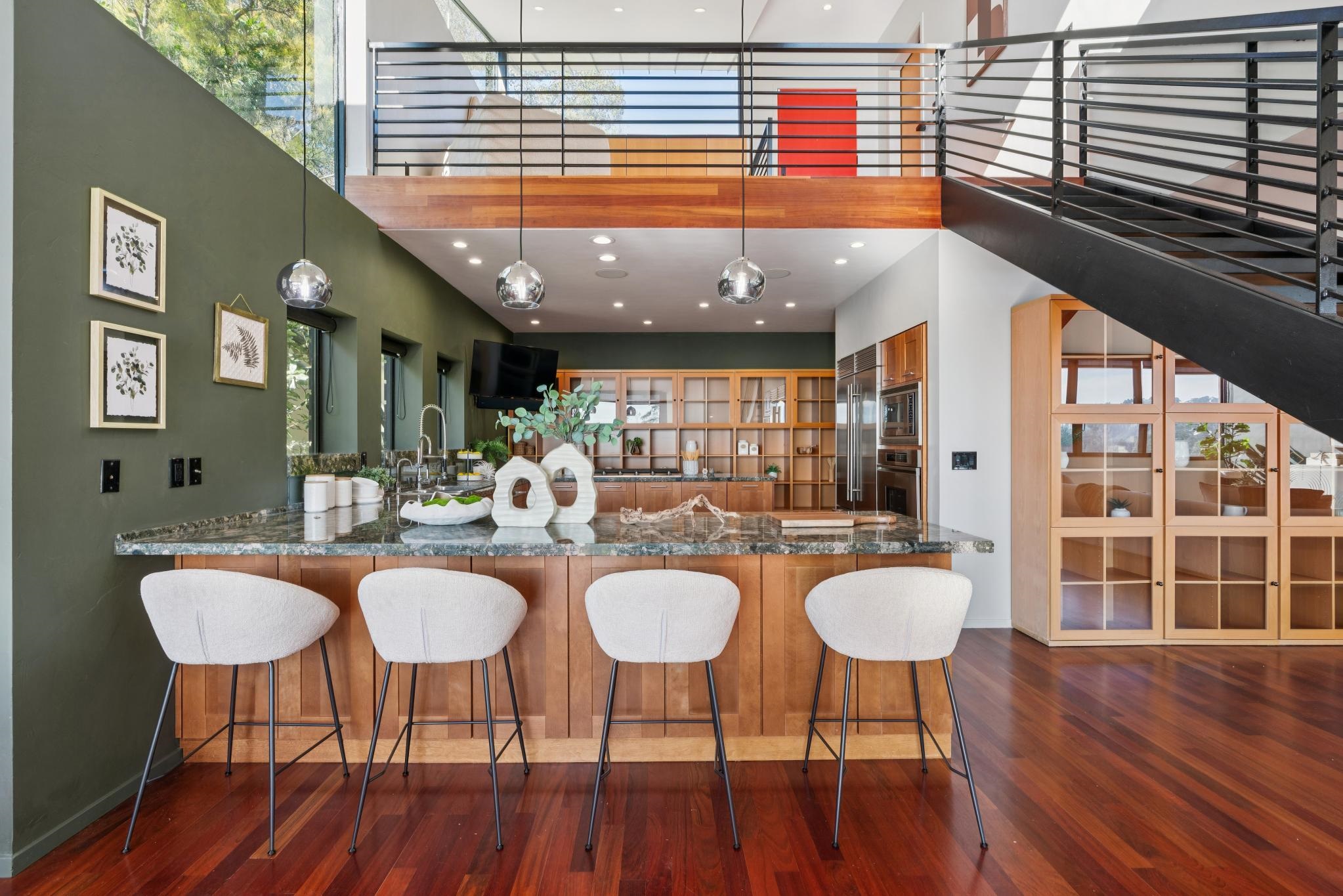 Detail Gallery Image 10 of 60 For 6353 Skyline Blvd, Oakland,  CA 94611 - 4 Beds | 3 Baths