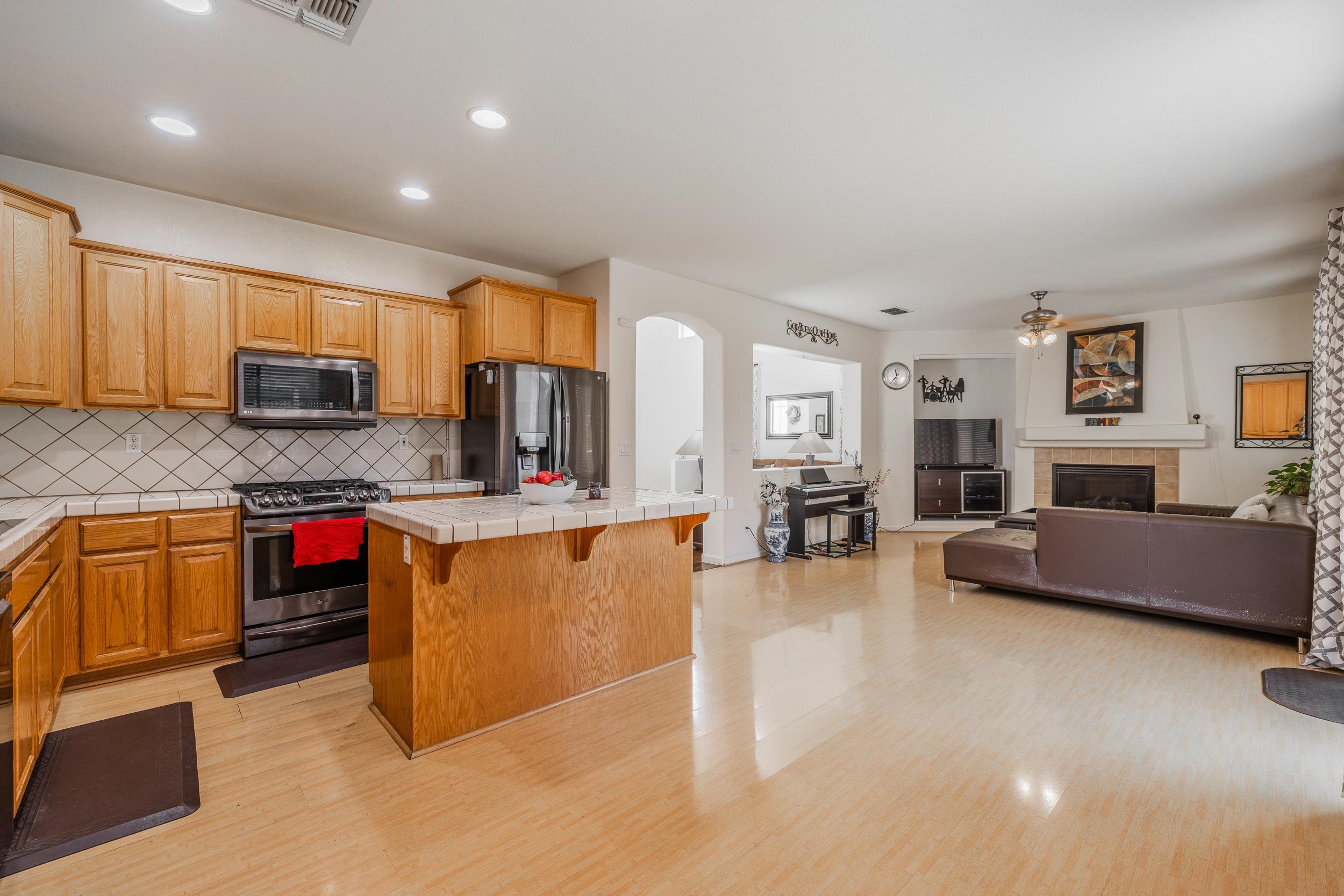 Detail Gallery Image 12 of 40 For 573 Veneto Court, Tracy,  CA 95377-6644 - 4 Beds | 3 Baths