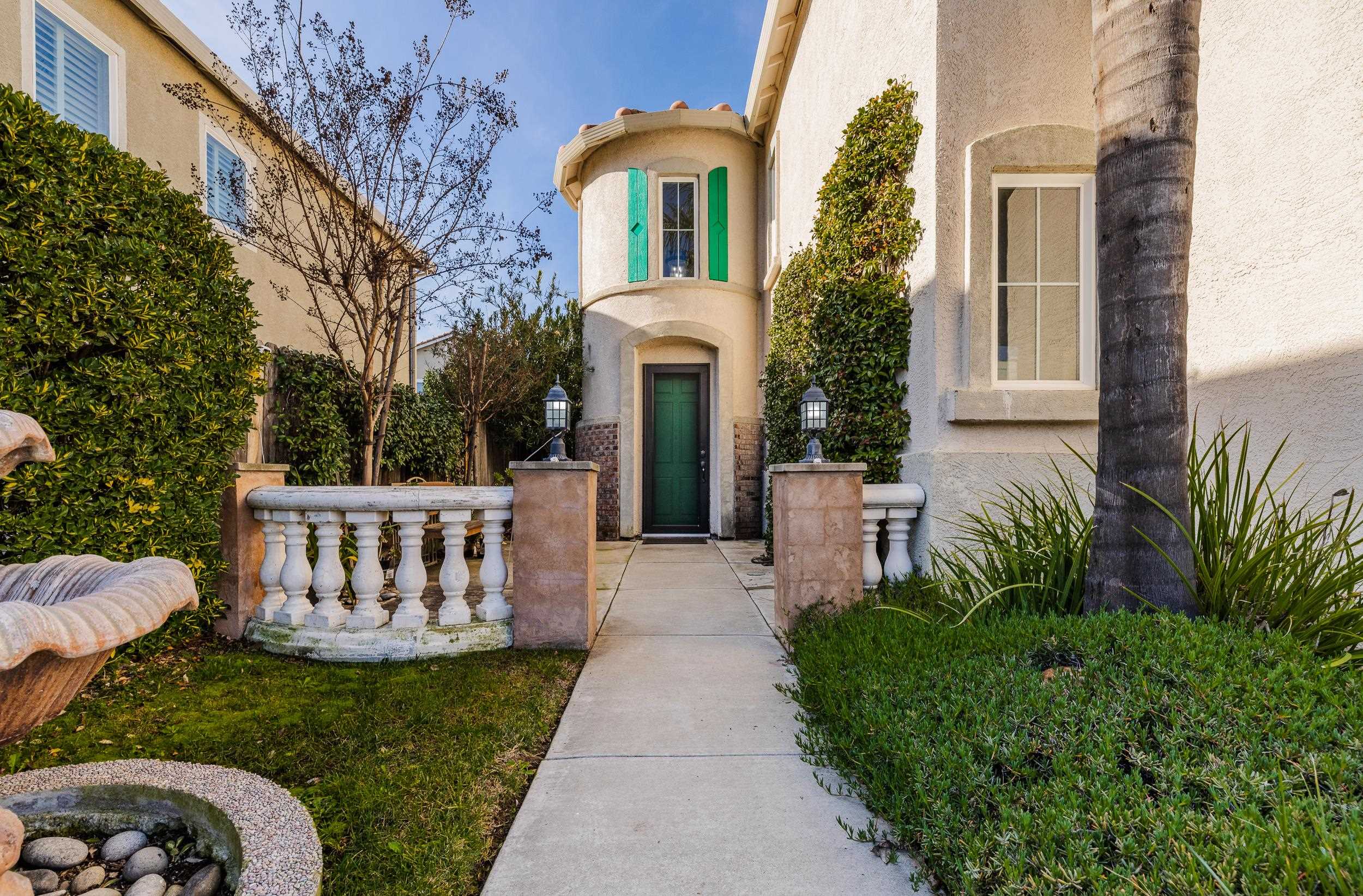 Detail Gallery Image 3 of 40 For 573 Veneto Court, Tracy,  CA 95377-6644 - 4 Beds | 3 Baths