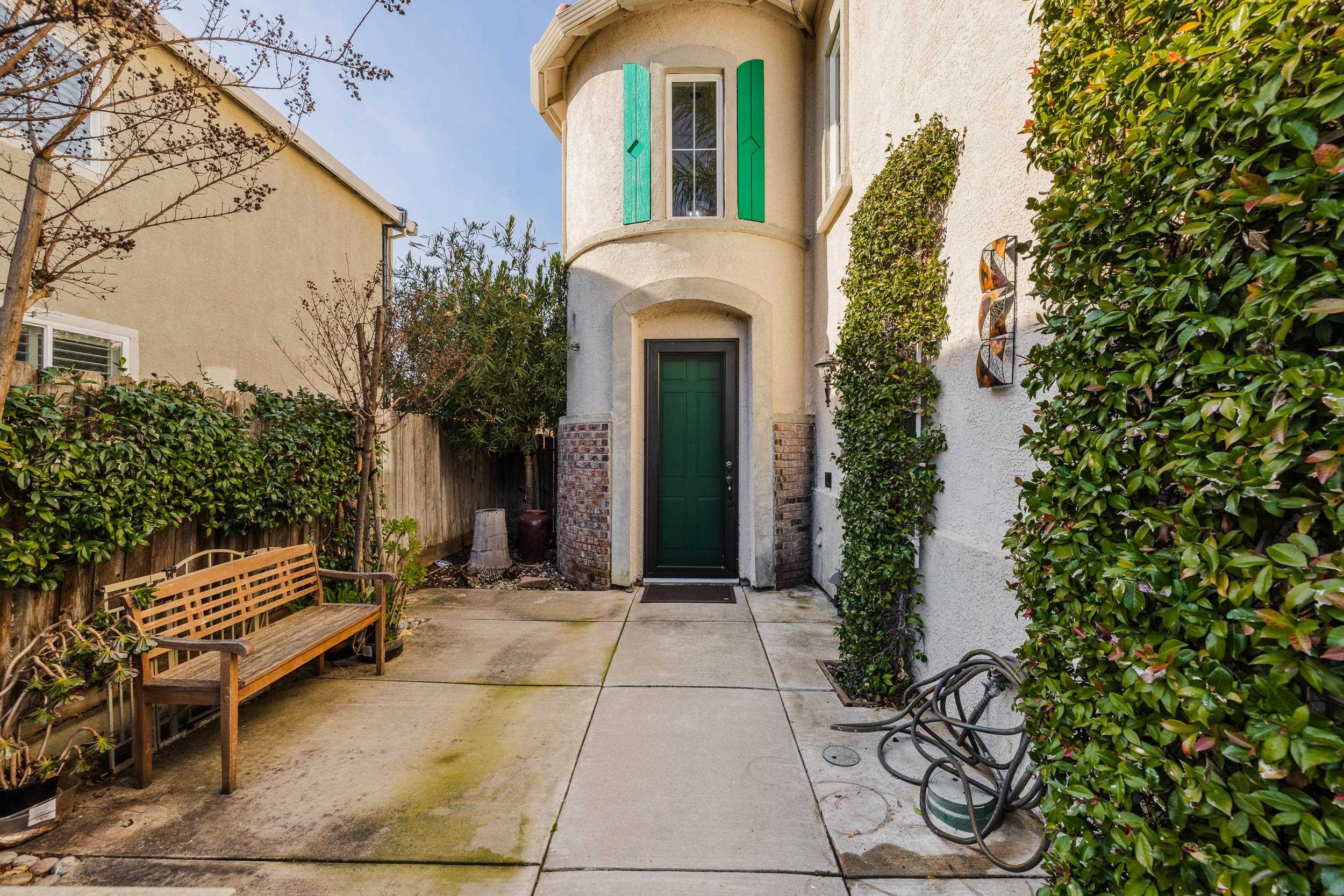 Detail Gallery Image 4 of 40 For 573 Veneto Court, Tracy,  CA 95377-6644 - 4 Beds | 3 Baths