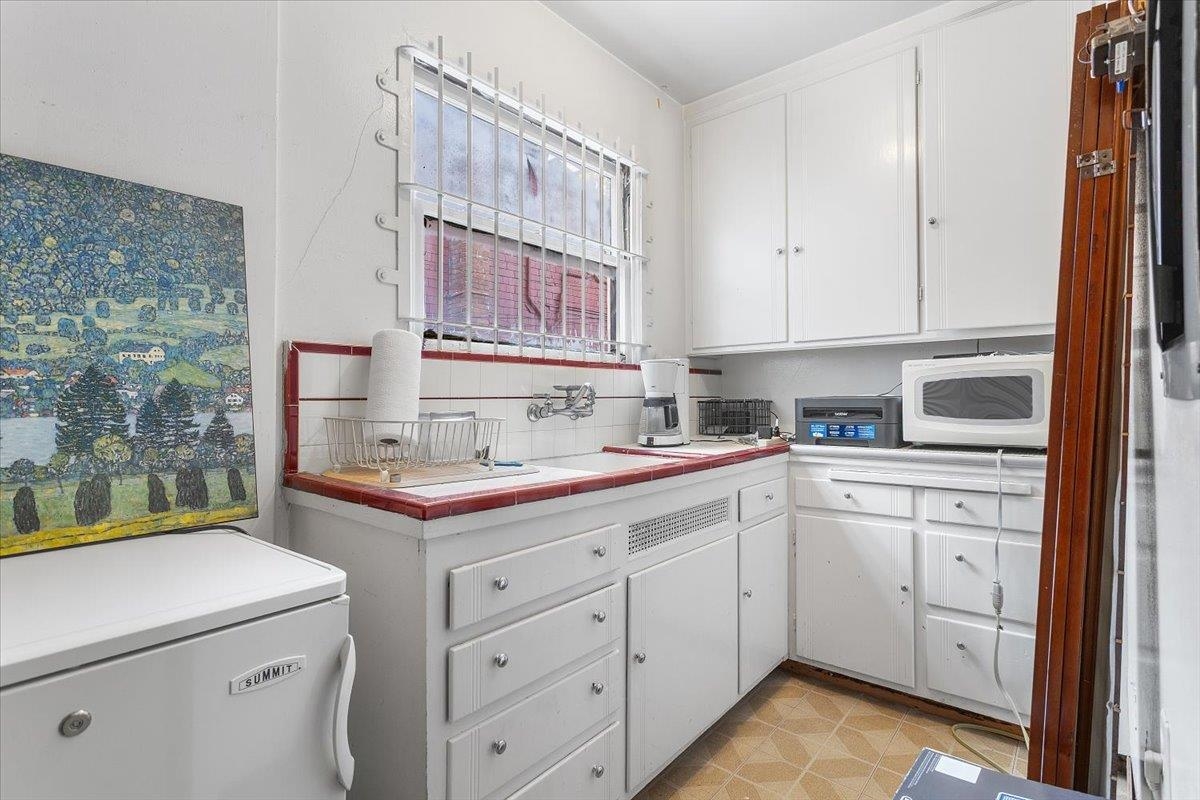 Detail Gallery Image 8 of 37 For 2702 Dana St, Berkeley,  CA 94705 - – Beds | – Baths