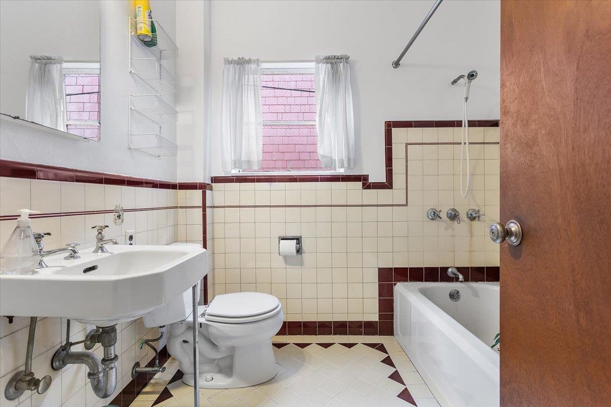 Detail Gallery Image 10 of 37 For 2702 Dana St, Berkeley,  CA 94705 - – Beds | – Baths