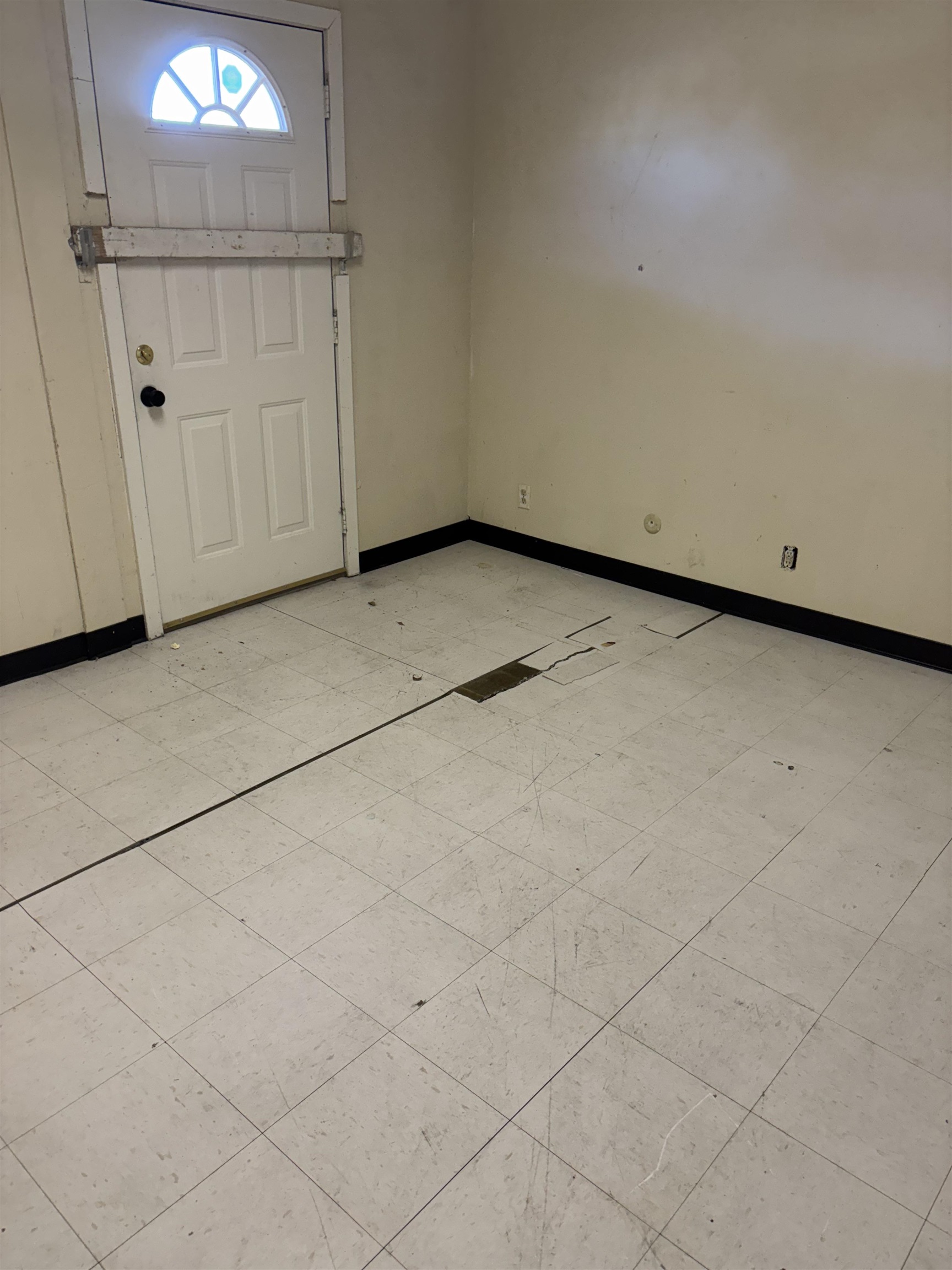 Detail Gallery Image 6 of 7 For 4003 Railroad Ave, Pittsburg,  CA 94565 - – Beds | – Baths