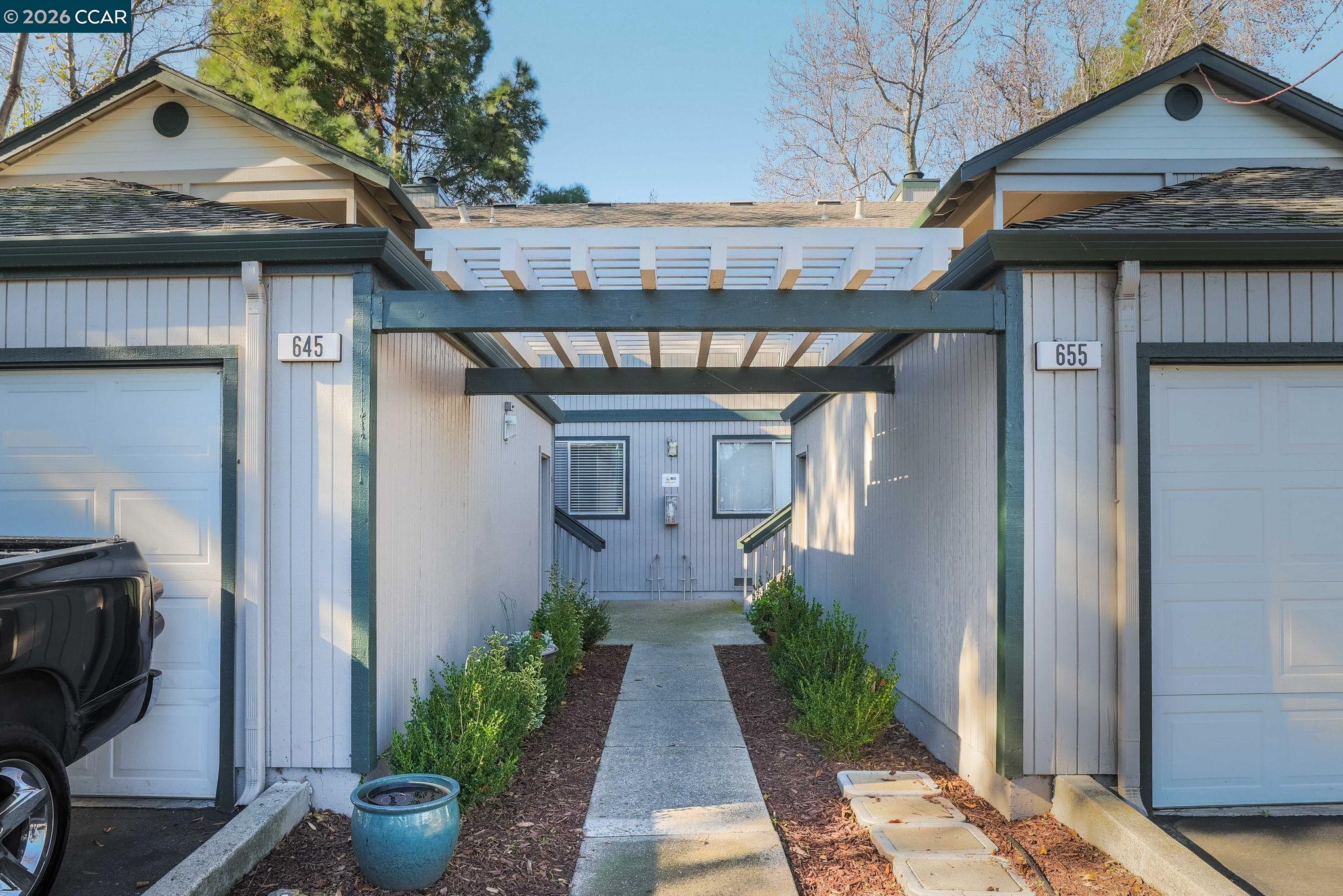 Detail Gallery Image 2 of 20 For 641 Chadwick Lane, Bay Point,  CA 94565 - 2 Beds | 2 Baths