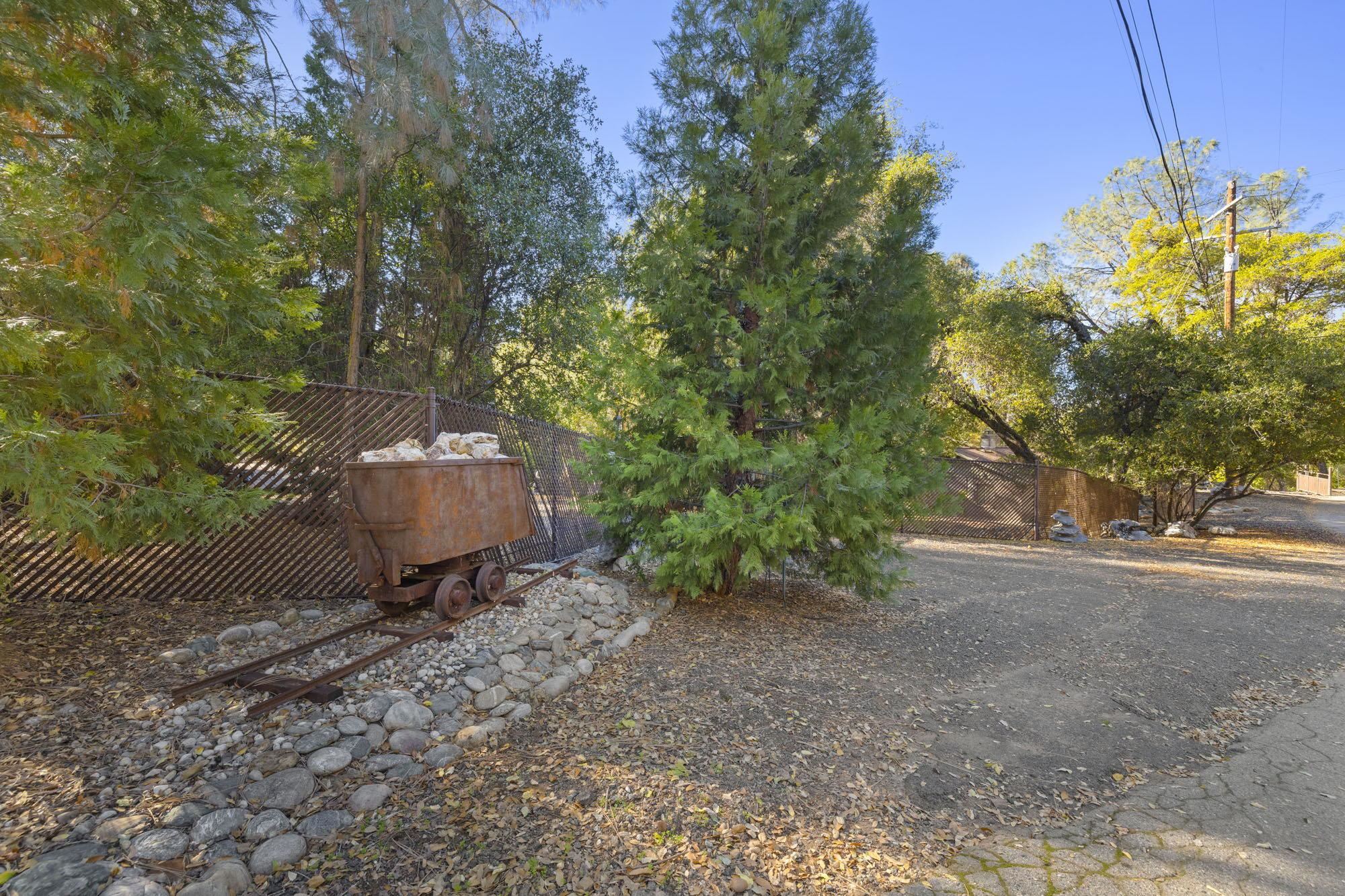 Detail Gallery Image 19 of 42 For 701 Old Bald Mountain Rd., Sonora,  CA 95370 - – Beds | – Baths