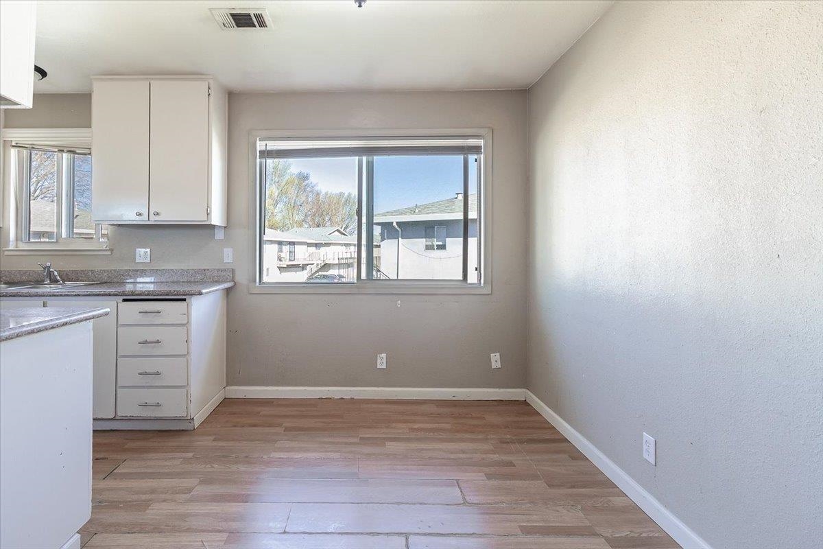 Detail Gallery Image 8 of 16 For 4459 La Cresta Way #4,  Stockton,  CA 95207 - 2 Beds | 1 Baths