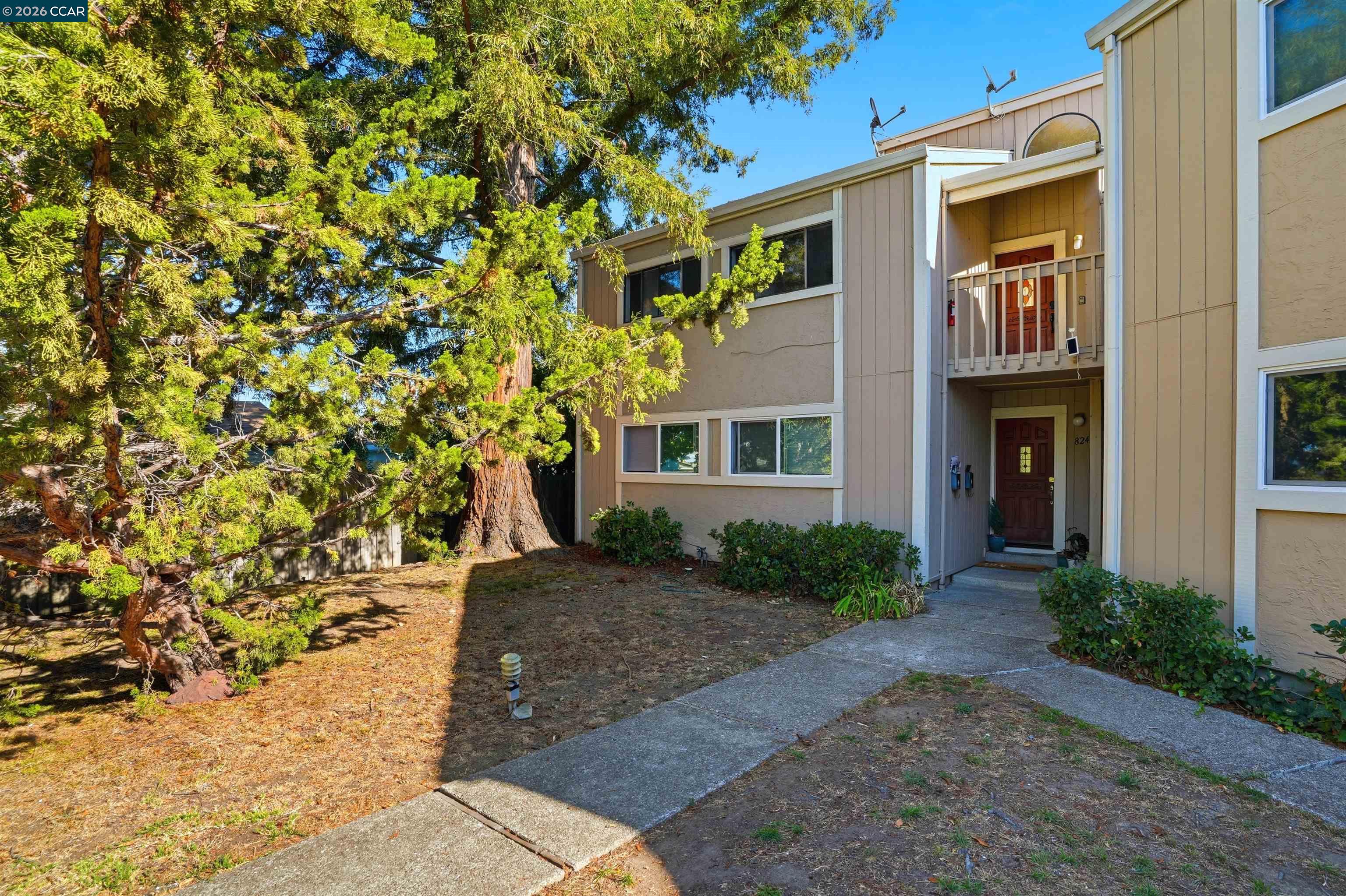 Detail Gallery Image 2 of 32 For 824 Cedar St #B,  Redwood City,  CA 94063 - 2 Beds | 1/1 Baths