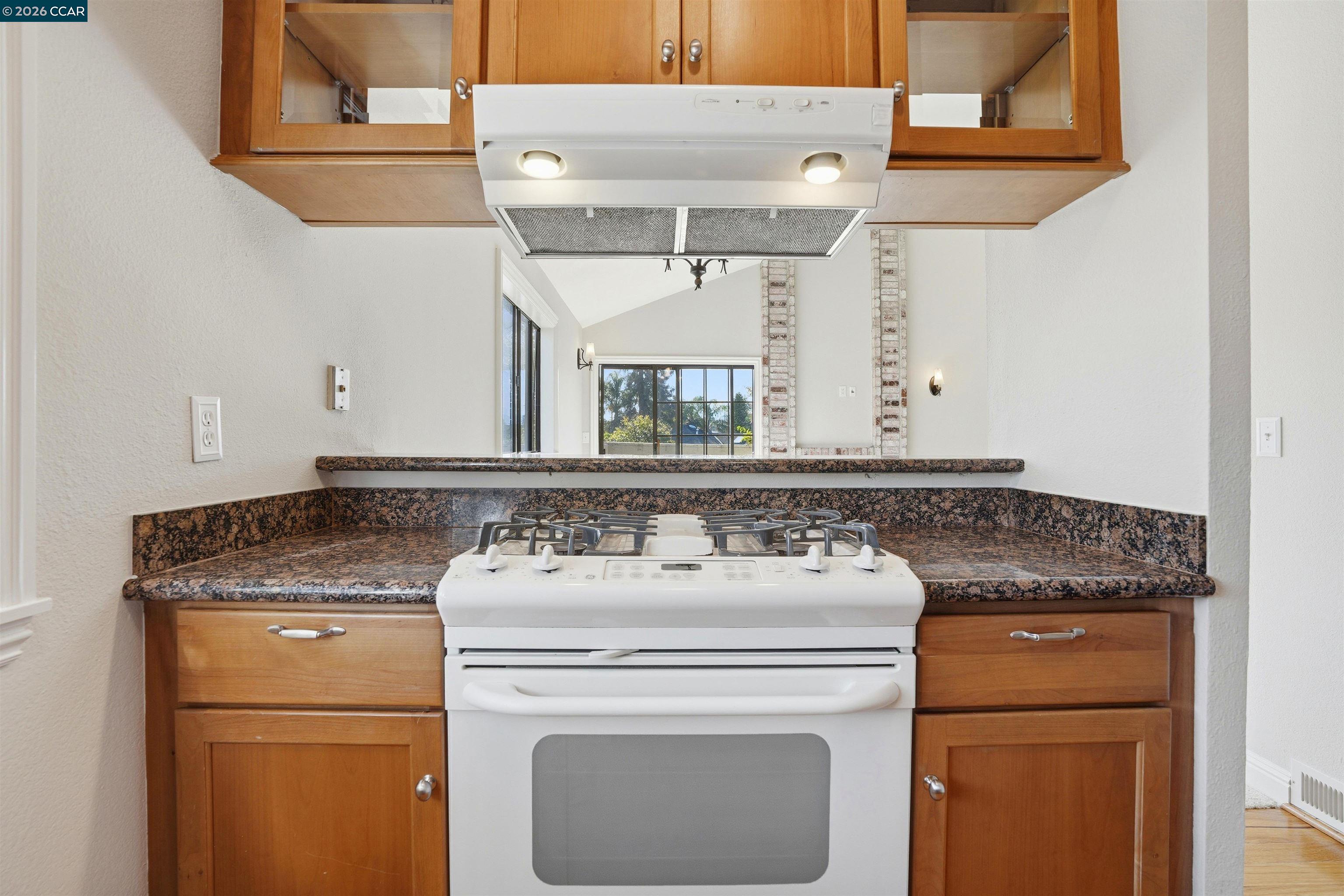 Detail Gallery Image 11 of 32 For 824 Cedar St #B,  Redwood City,  CA 94063 - 2 Beds | 1/1 Baths