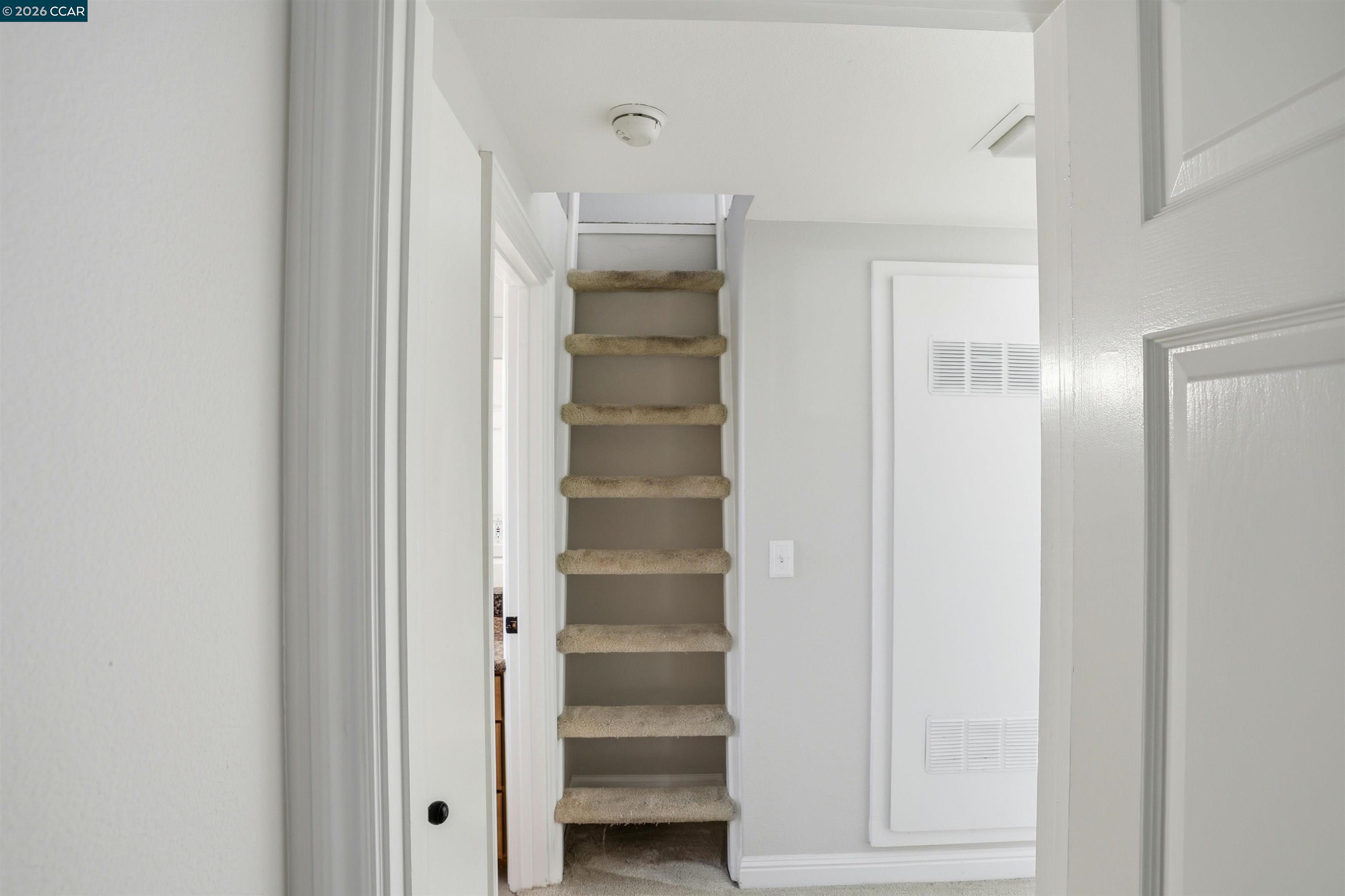 Detail Gallery Image 15 of 32 For 824 Cedar St #B,  Redwood City,  CA 94063 - 2 Beds | 1/1 Baths