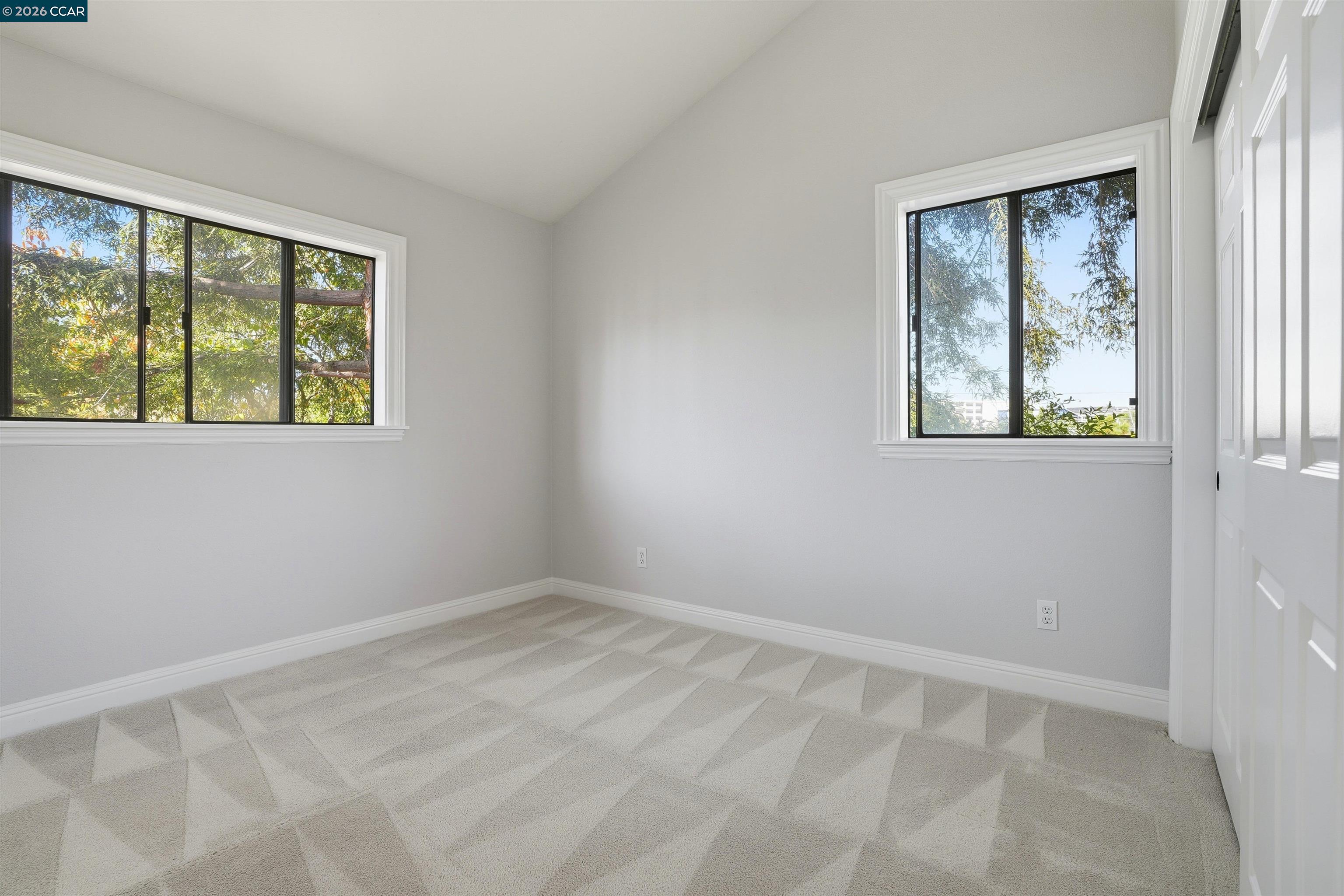 Detail Gallery Image 18 of 32 For 824 Cedar St #B,  Redwood City,  CA 94063 - 2 Beds | 1/1 Baths