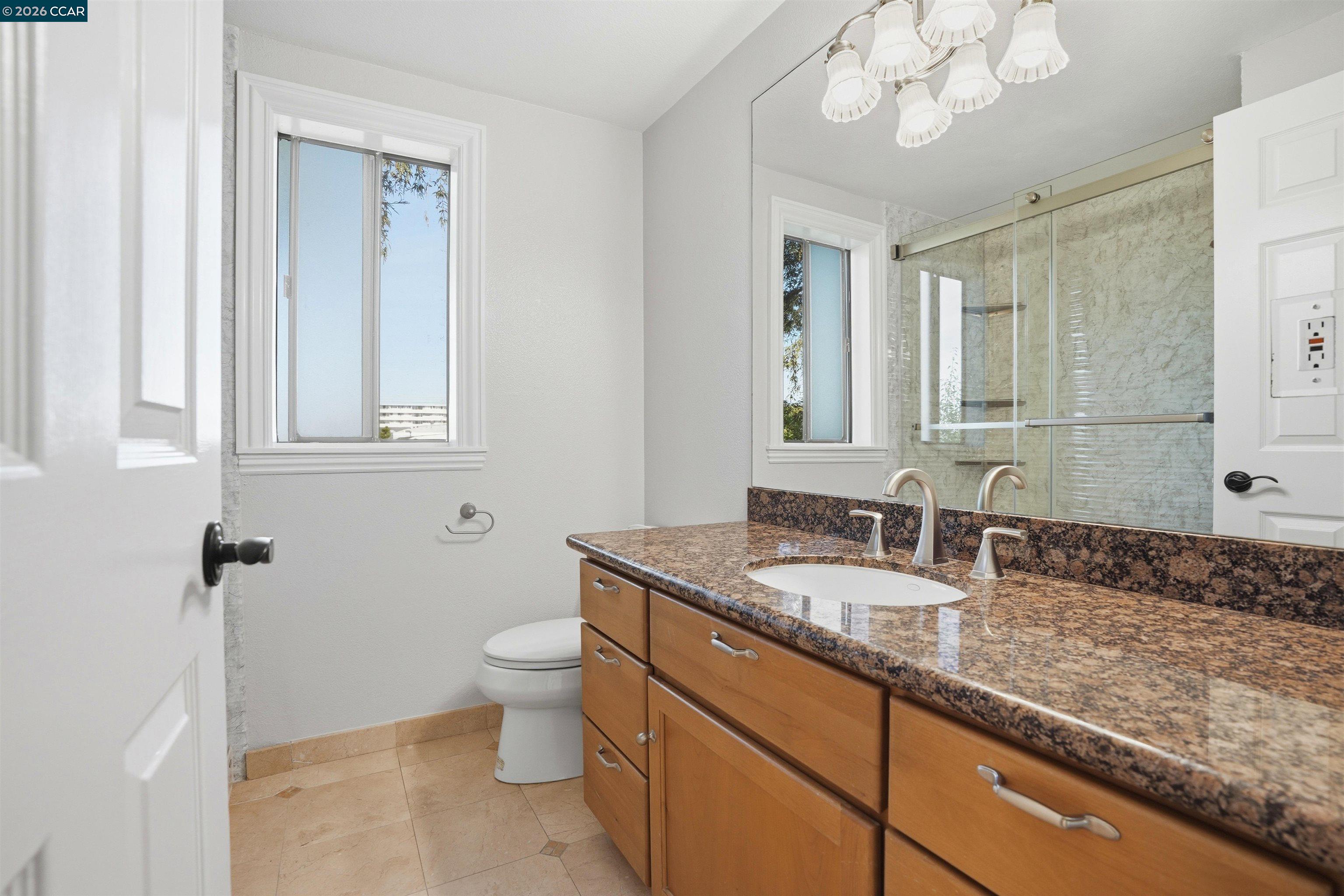 Detail Gallery Image 24 of 32 For 824 Cedar St #B,  Redwood City,  CA 94063 - 2 Beds | 1/1 Baths