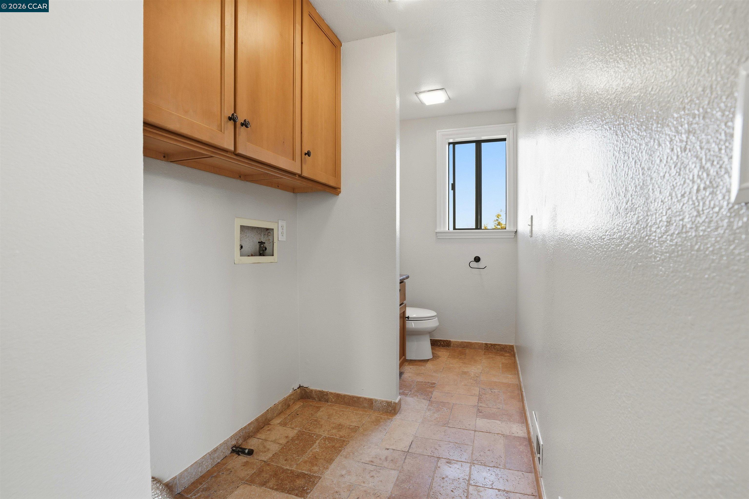Detail Gallery Image 27 of 32 For 824 Cedar St #B,  Redwood City,  CA 94063 - 2 Beds | 1/1 Baths