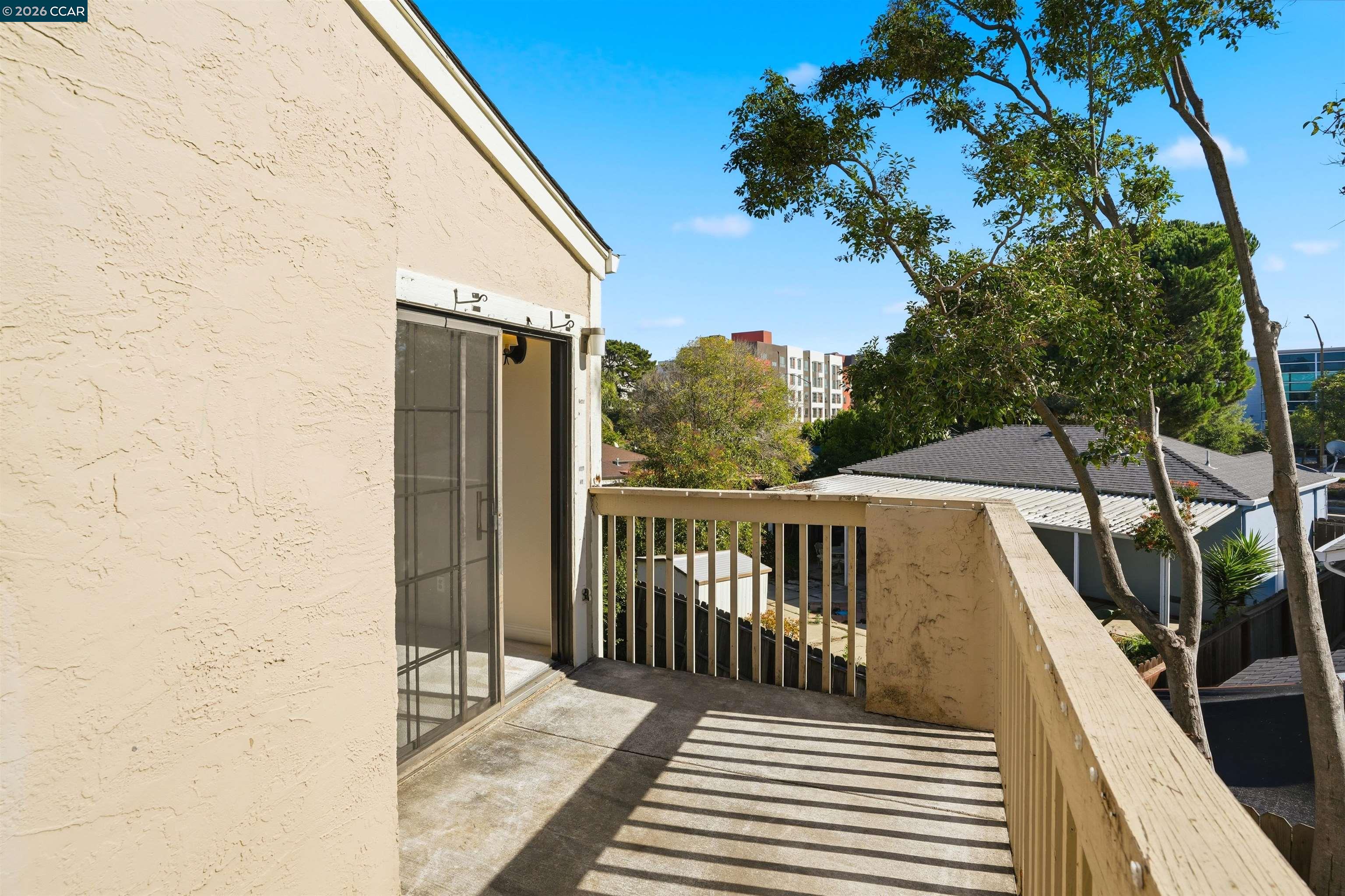 Detail Gallery Image 30 of 32 For 824 Cedar St #B,  Redwood City,  CA 94063 - 2 Beds | 1/1 Baths