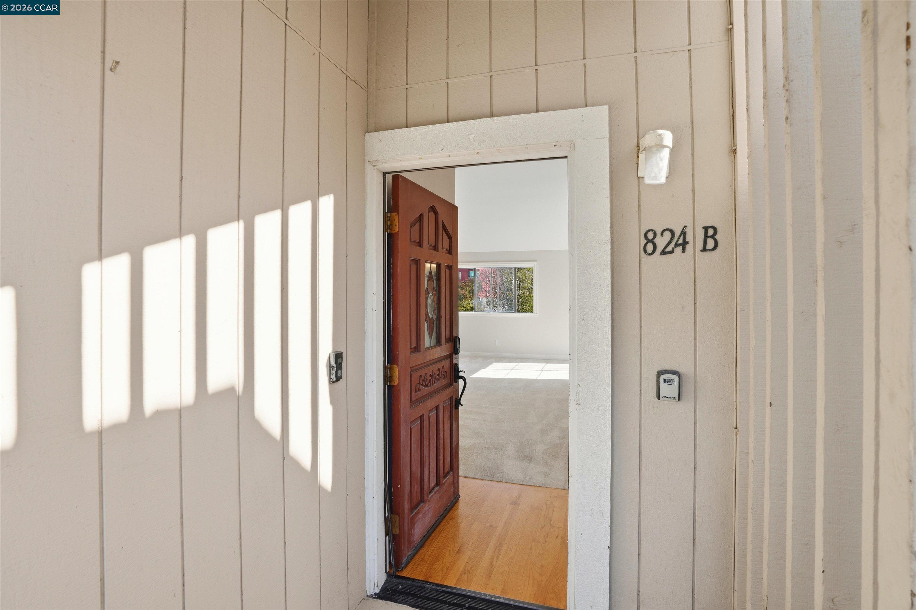 Detail Gallery Image 4 of 32 For 824 Cedar St #B,  Redwood City,  CA 94063 - 2 Beds | 1/1 Baths