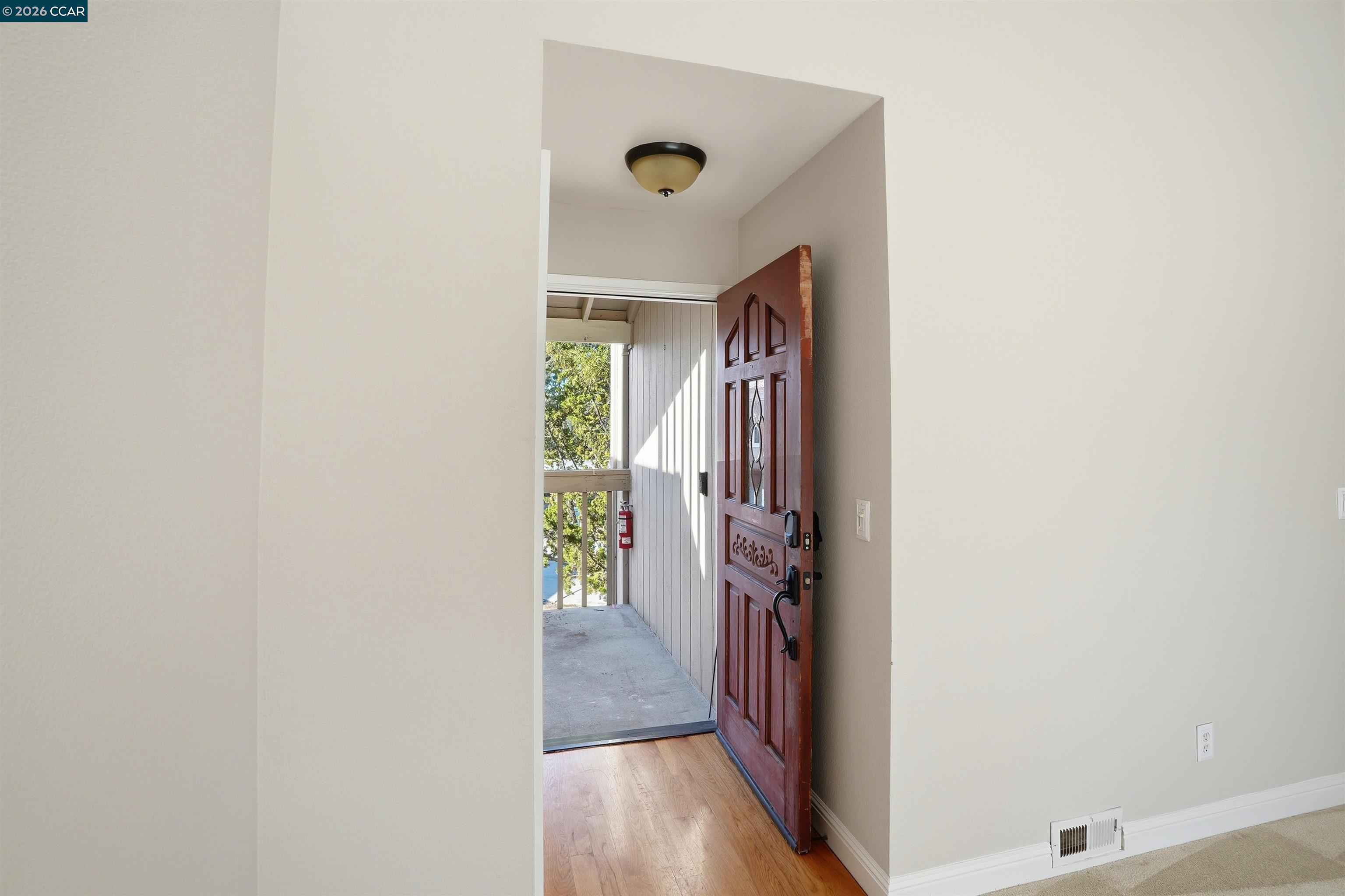 Detail Gallery Image 5 of 32 For 824 Cedar St #B,  Redwood City,  CA 94063 - 2 Beds | 1/1 Baths