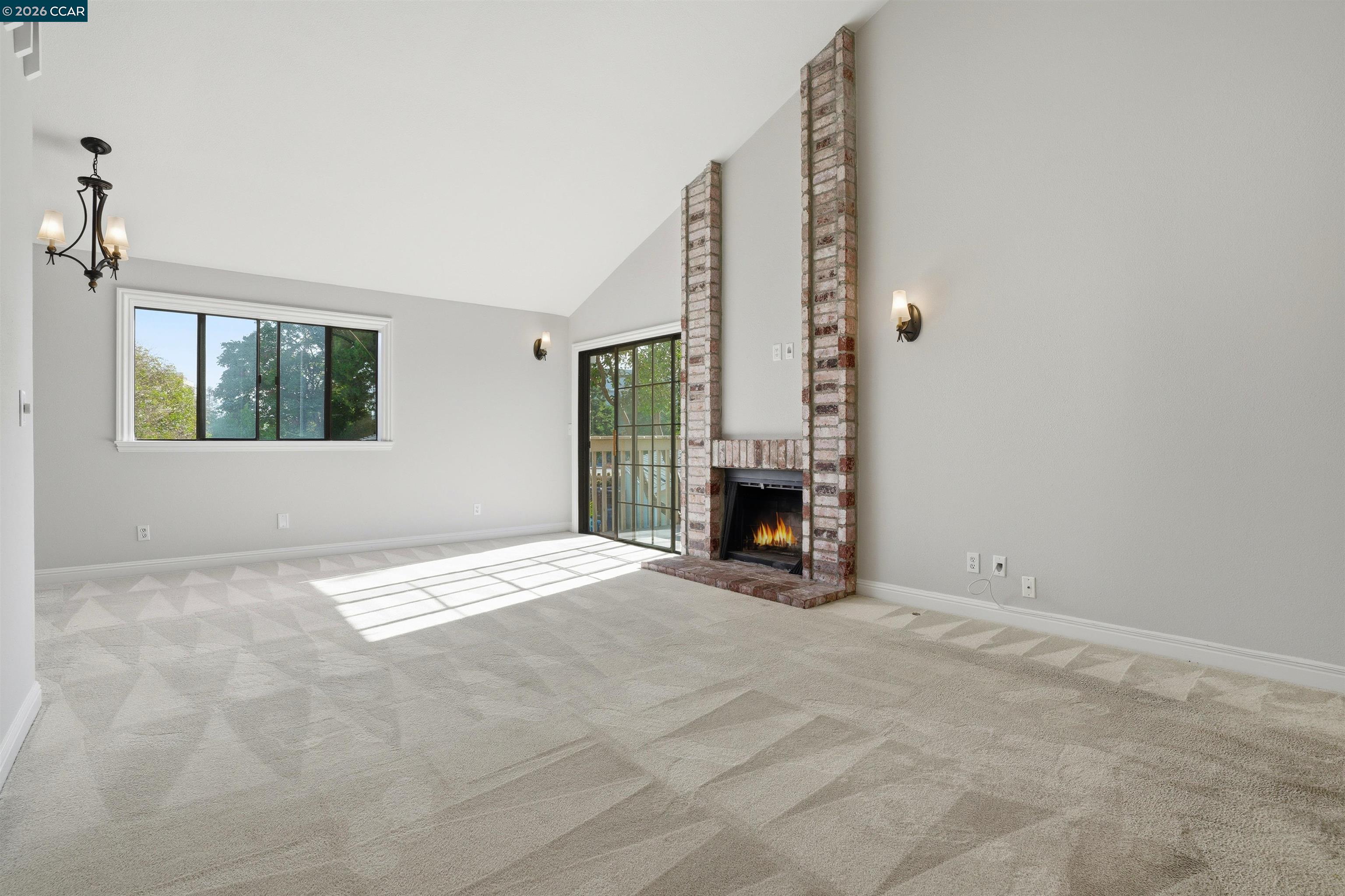 Detail Gallery Image 8 of 32 For 824 Cedar St #B,  Redwood City,  CA 94063 - 2 Beds | 1/1 Baths