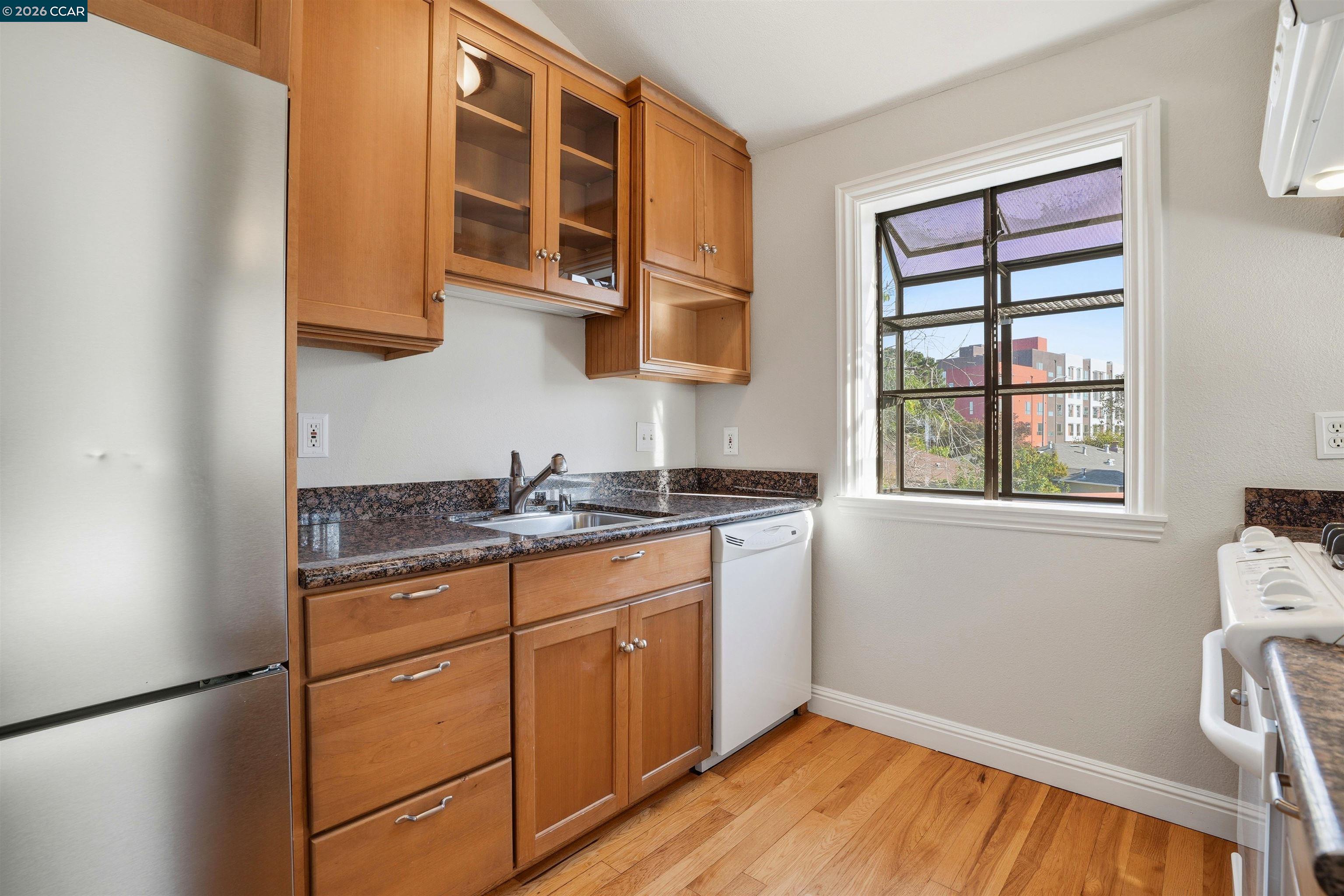 Detail Gallery Image 9 of 32 For 824 Cedar St #B,  Redwood City,  CA 94063 - 2 Beds | 1/1 Baths