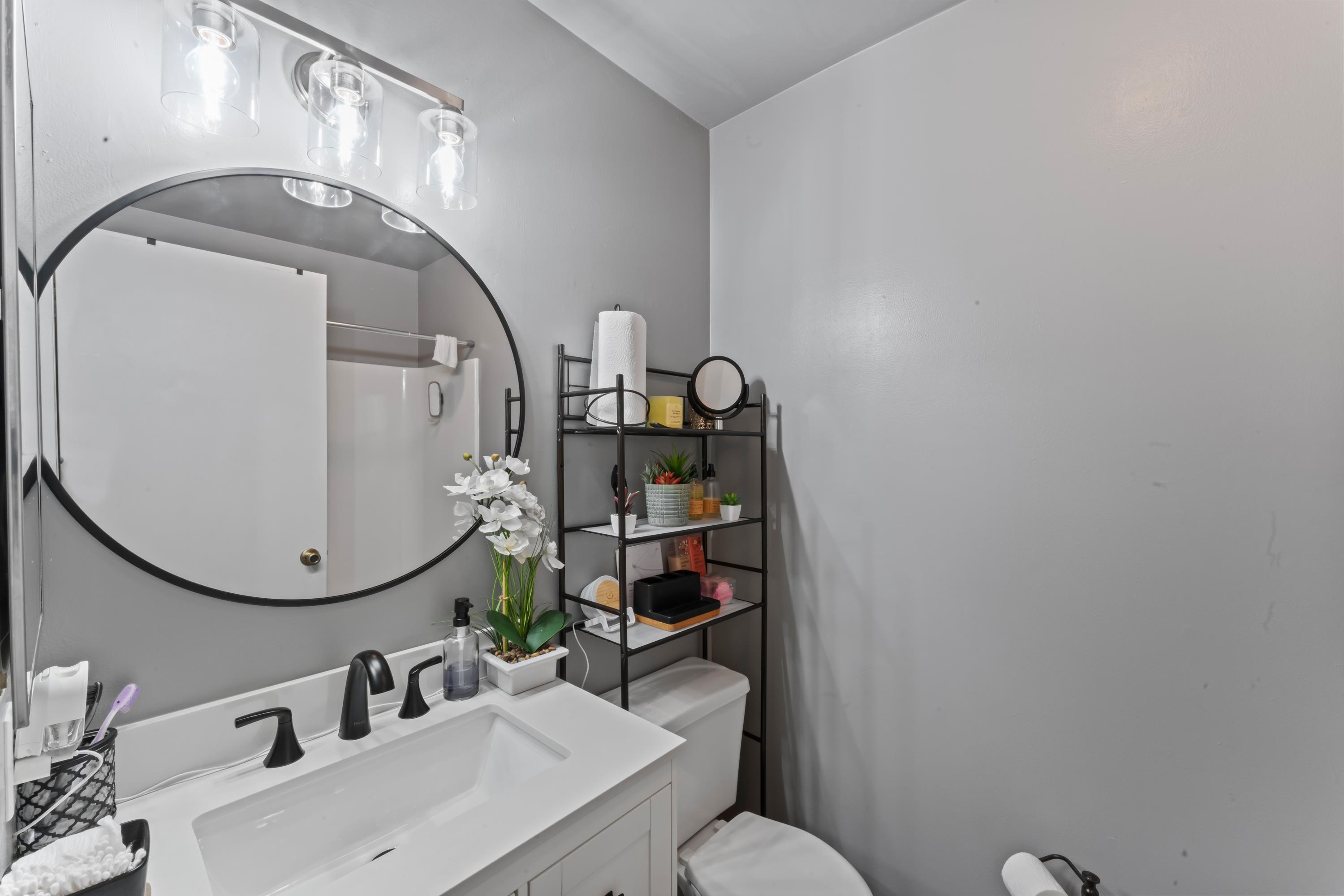 Detail Gallery Image 13 of 25 For 2504 Bishop Ln, Antioch,  CA 94509 - 3 Beds | 1/1 Baths