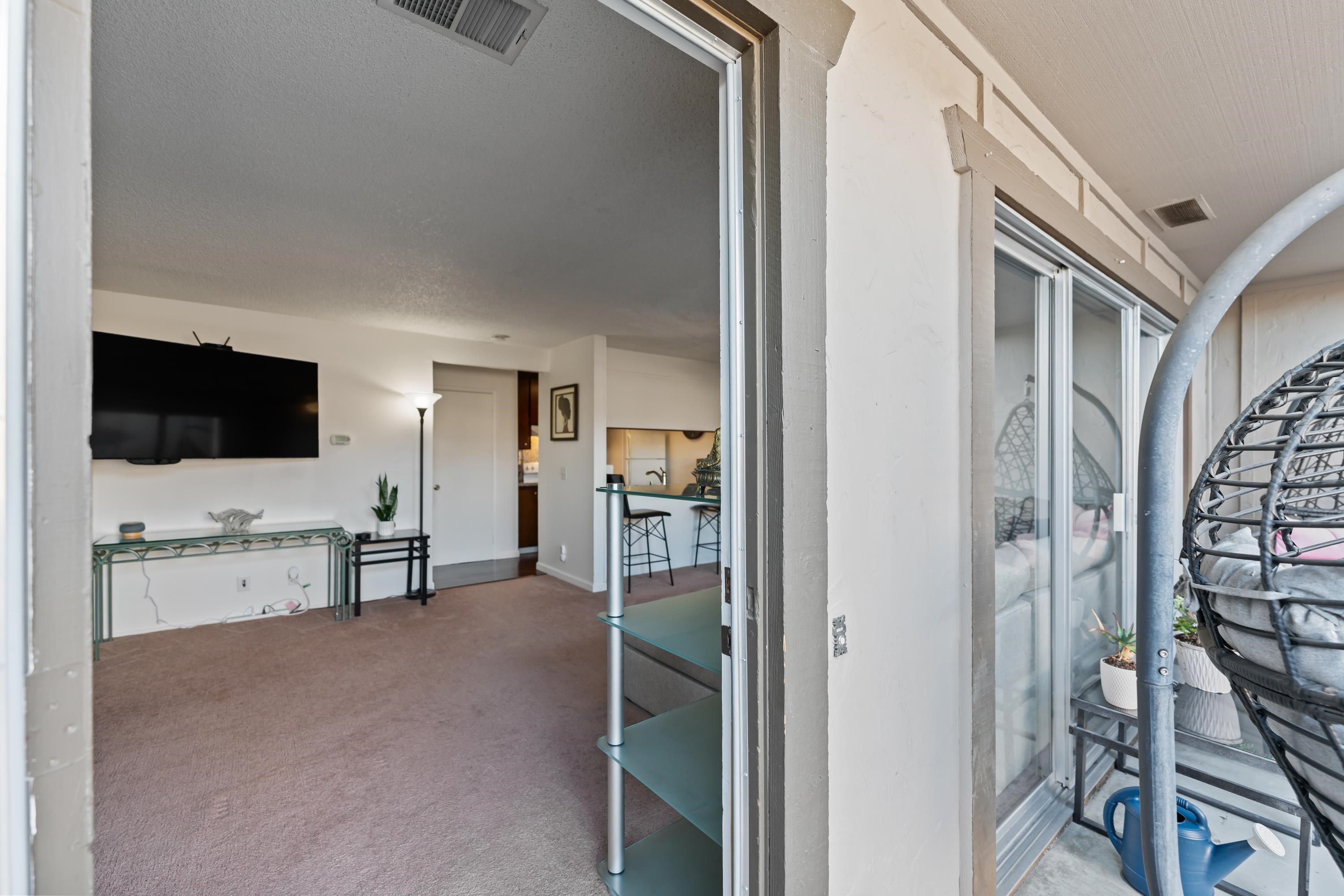 Detail Gallery Image 4 of 25 For 2504 Bishop Ln, Antioch,  CA 94509 - 3 Beds | 1/1 Baths