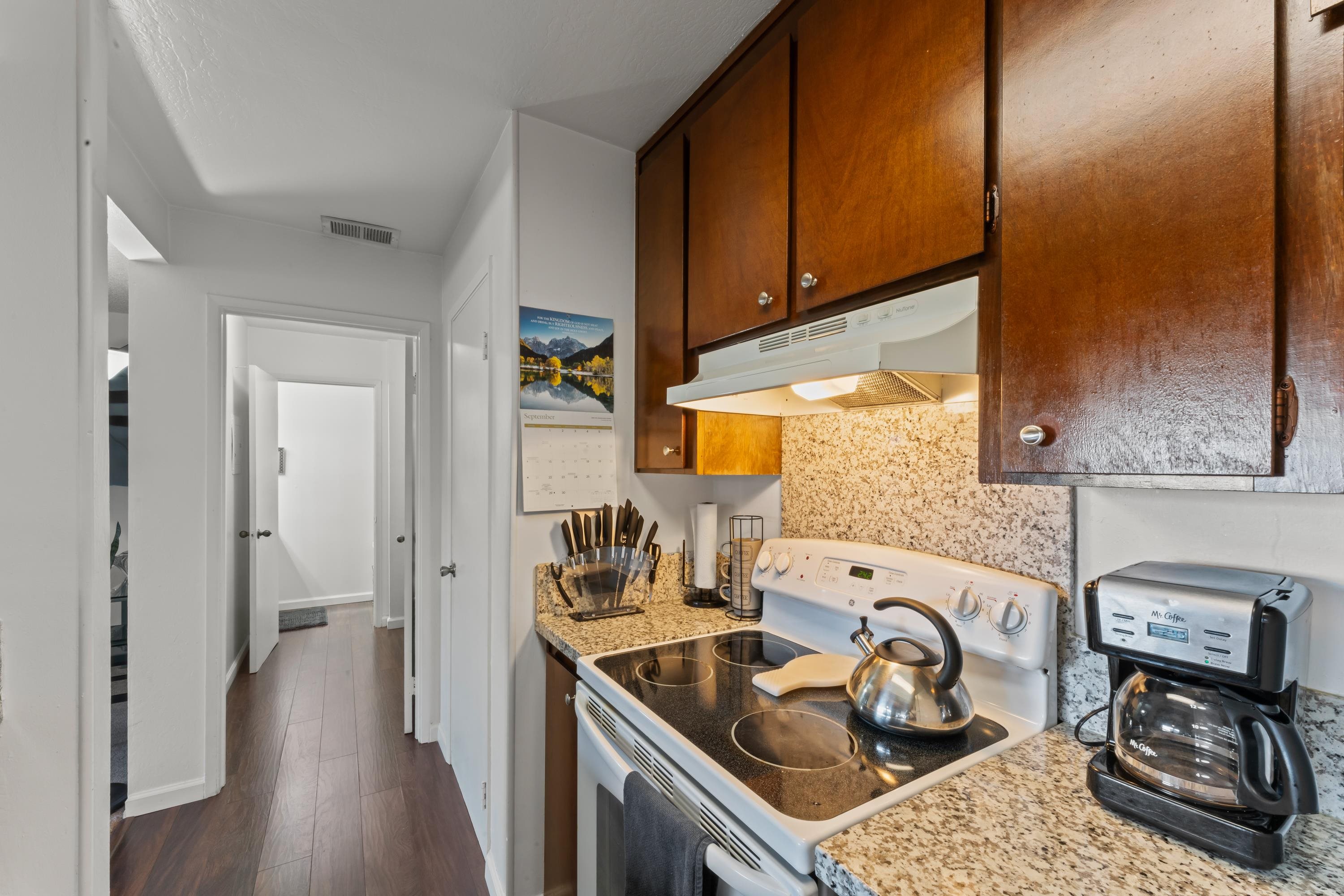 Detail Gallery Image 7 of 25 For 2504 Bishop Ln, Antioch,  CA 94509 - 3 Beds | 1/1 Baths