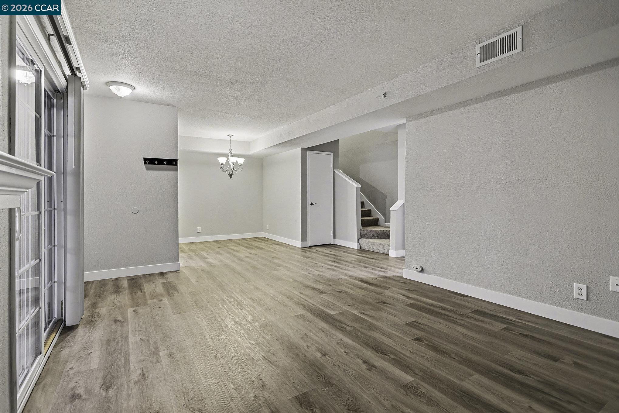 Photo #5: 41120683 Listing: Photo #5