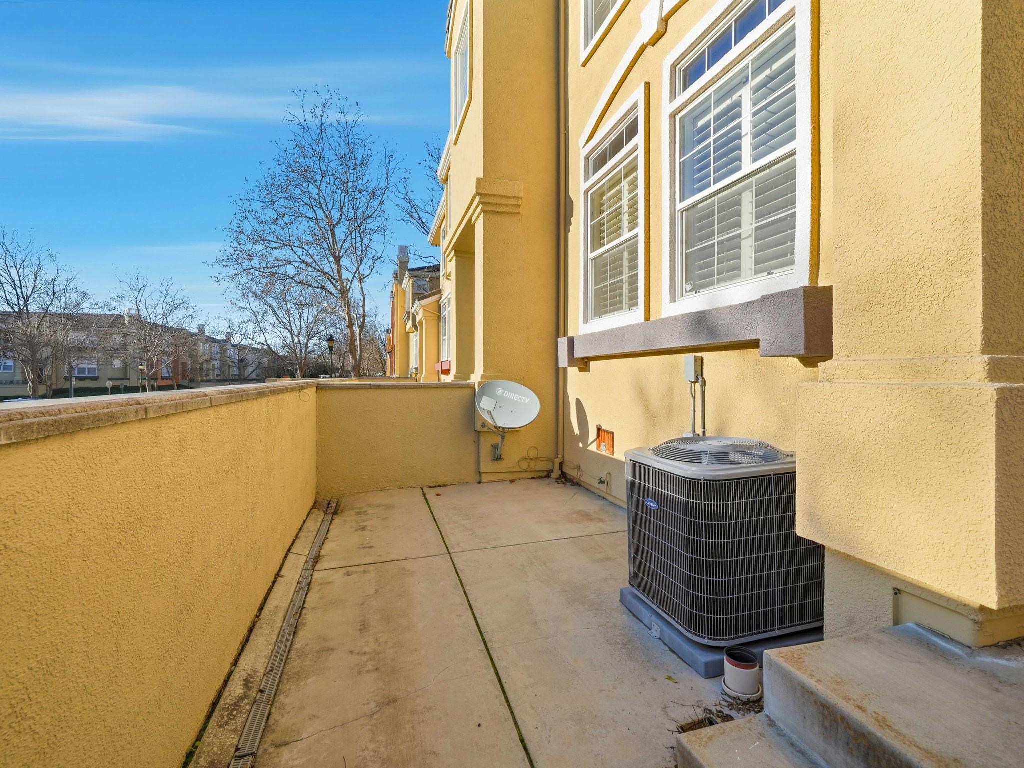 Detail Gallery Image 3 of 28 For 3622 Fitzsimmons Cmn, Fremont,  CA 94538 - 3 Beds | 2/1 Baths