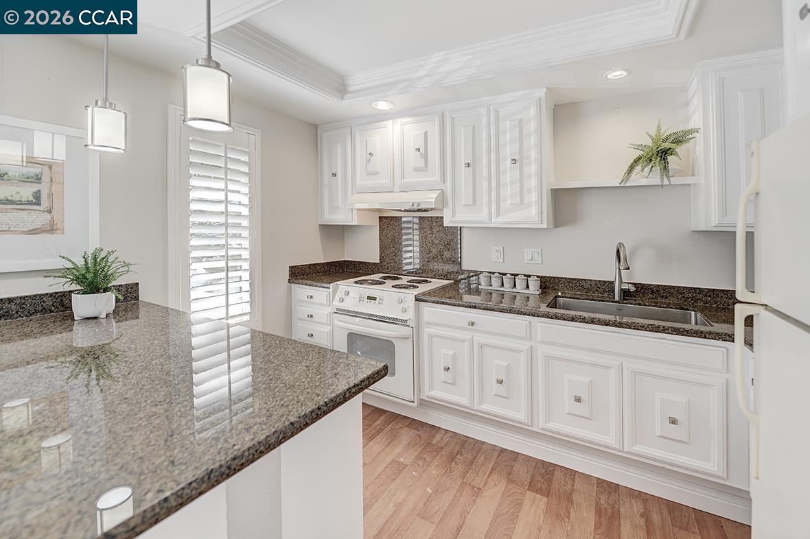 Photo #2: 41120686 Listing: Photo #2