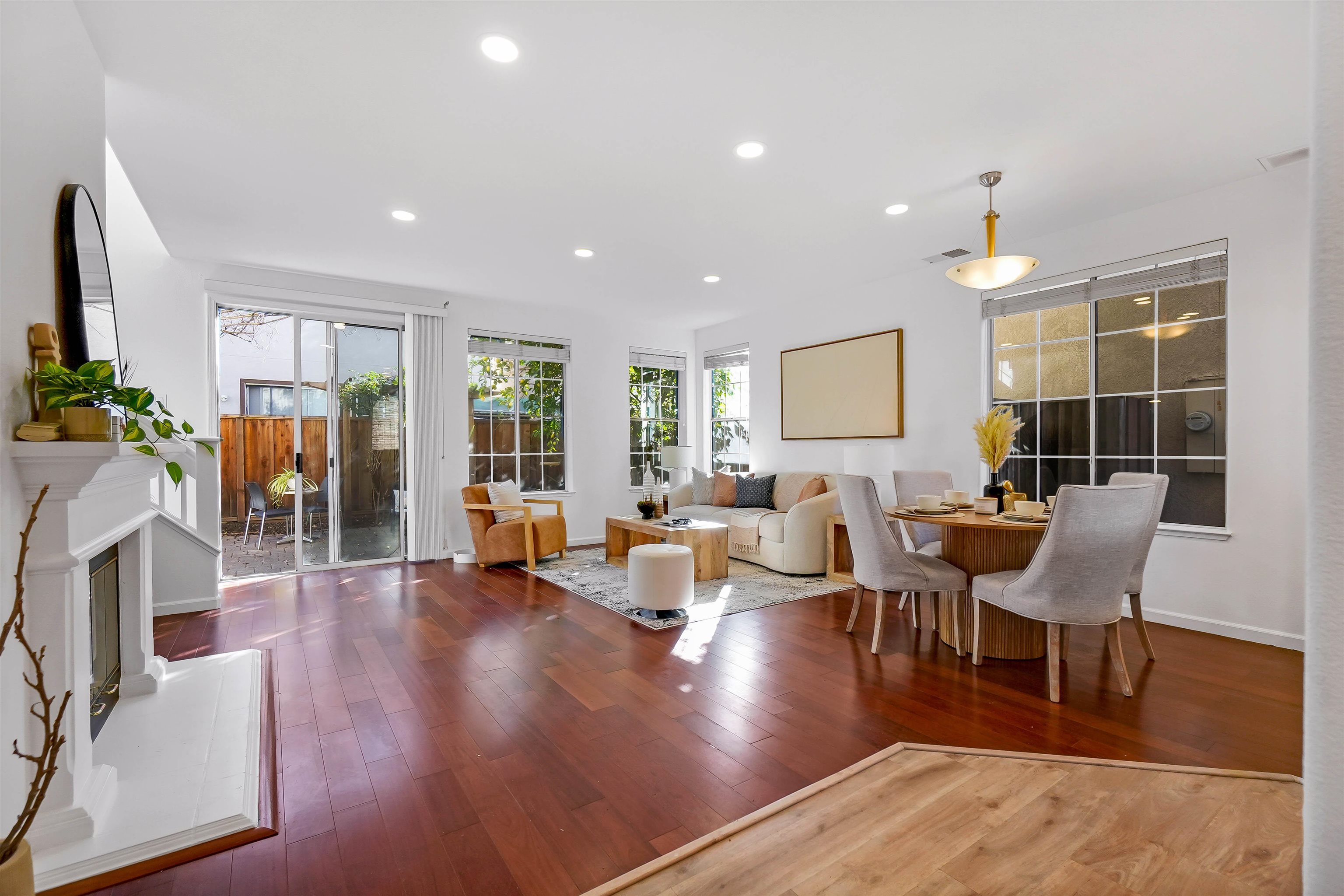 Detail Gallery Image 3 of 45 For 2863 Rubino Cir, San Jose,  CA 95125 - 4 Beds | 2 Baths