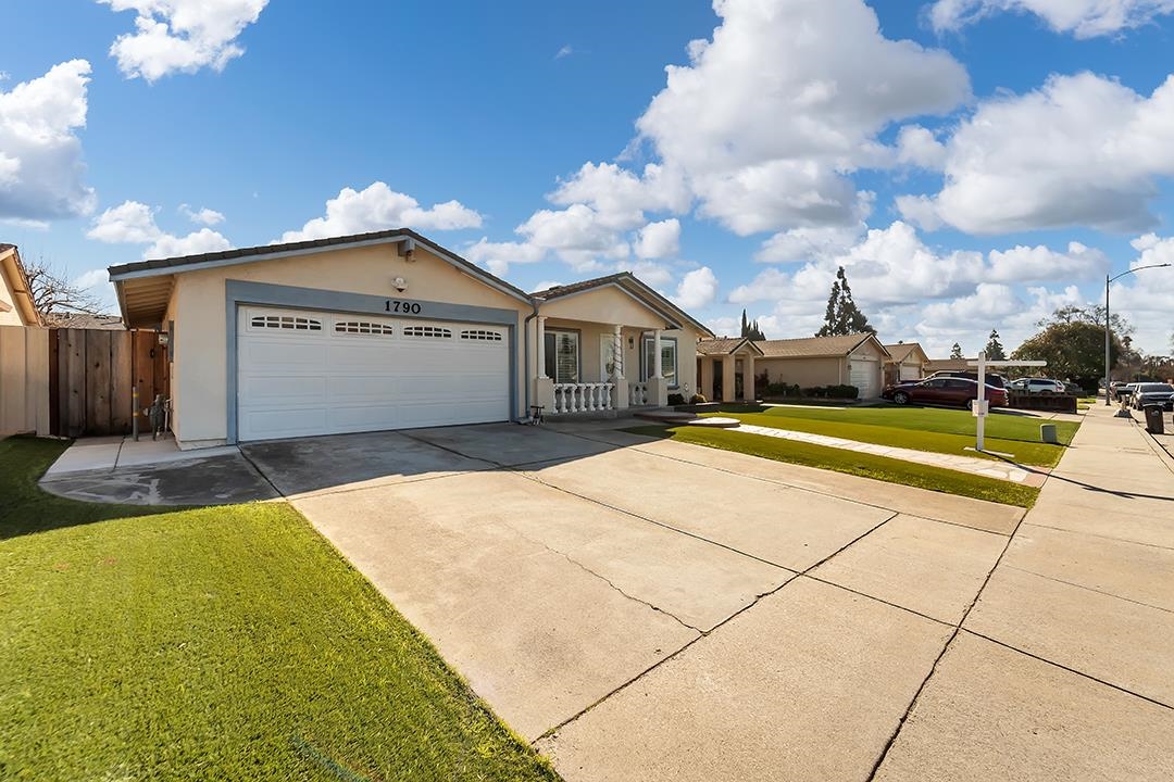 Detail Gallery Image 3 of 41 For 1790 Sageland Dr, San Jose,  CA 95131 - 4 Beds | 2 Baths