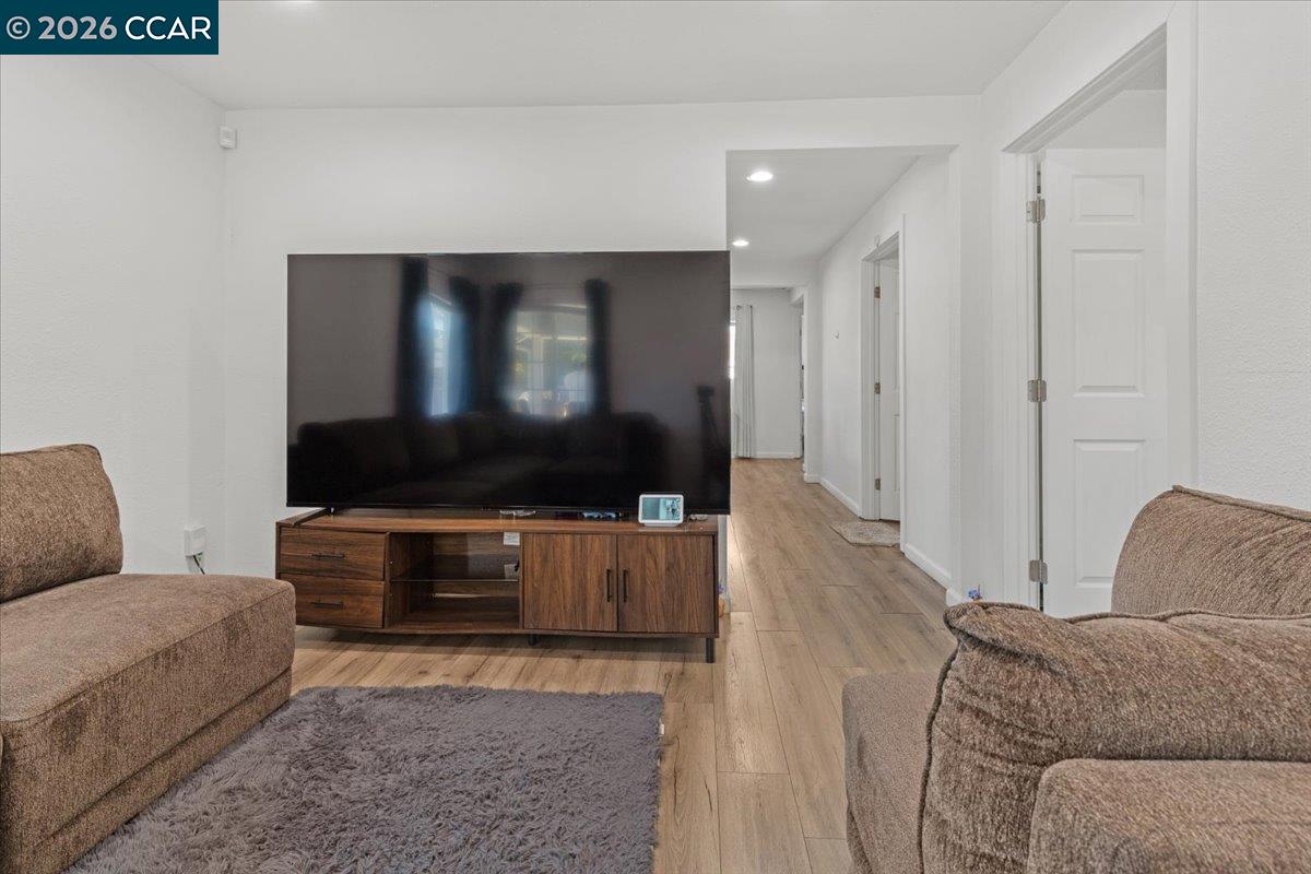 Detail Gallery Image 2 of 5 For 2008 Cavallo Rd, Antioch,  CA 94509 - 3 Beds | 1 Baths