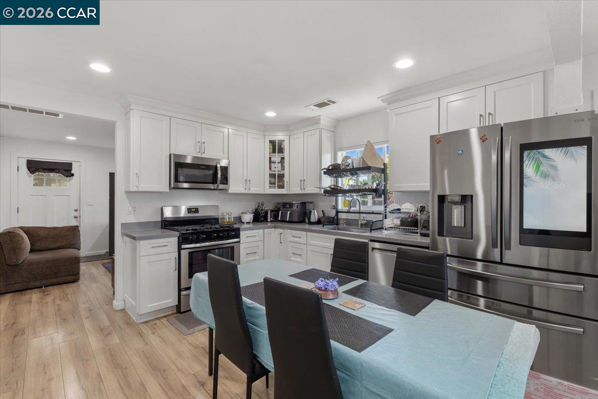 Detail Gallery Image 3 of 5 For 2008 Cavallo Rd, Antioch,  CA 94509 - 3 Beds | 1 Baths