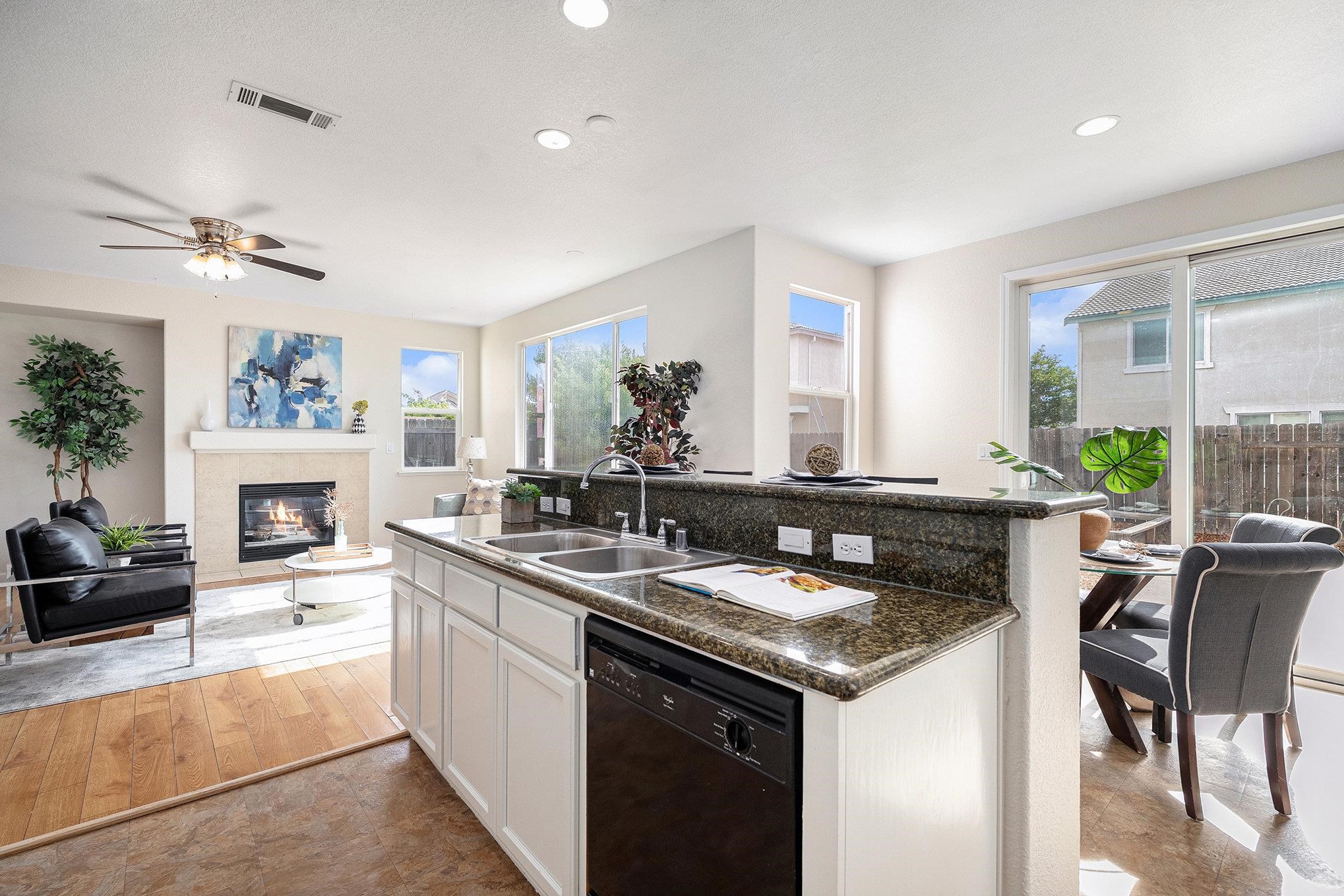 Detail Gallery Image 15 of 39 For 1109 Donatello Way, Oakley,  CA 94561 - 5 Beds | 3 Baths