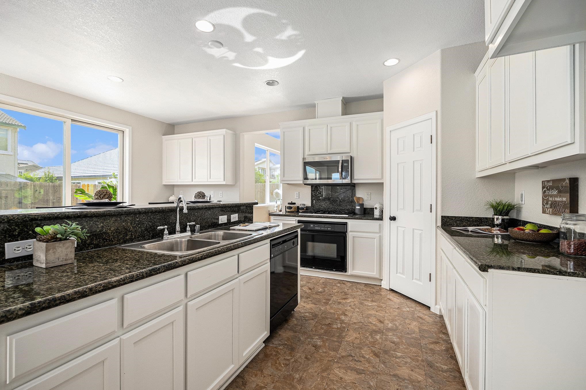 Detail Gallery Image 16 of 39 For 1109 Donatello Way, Oakley,  CA 94561 - 5 Beds | 3 Baths