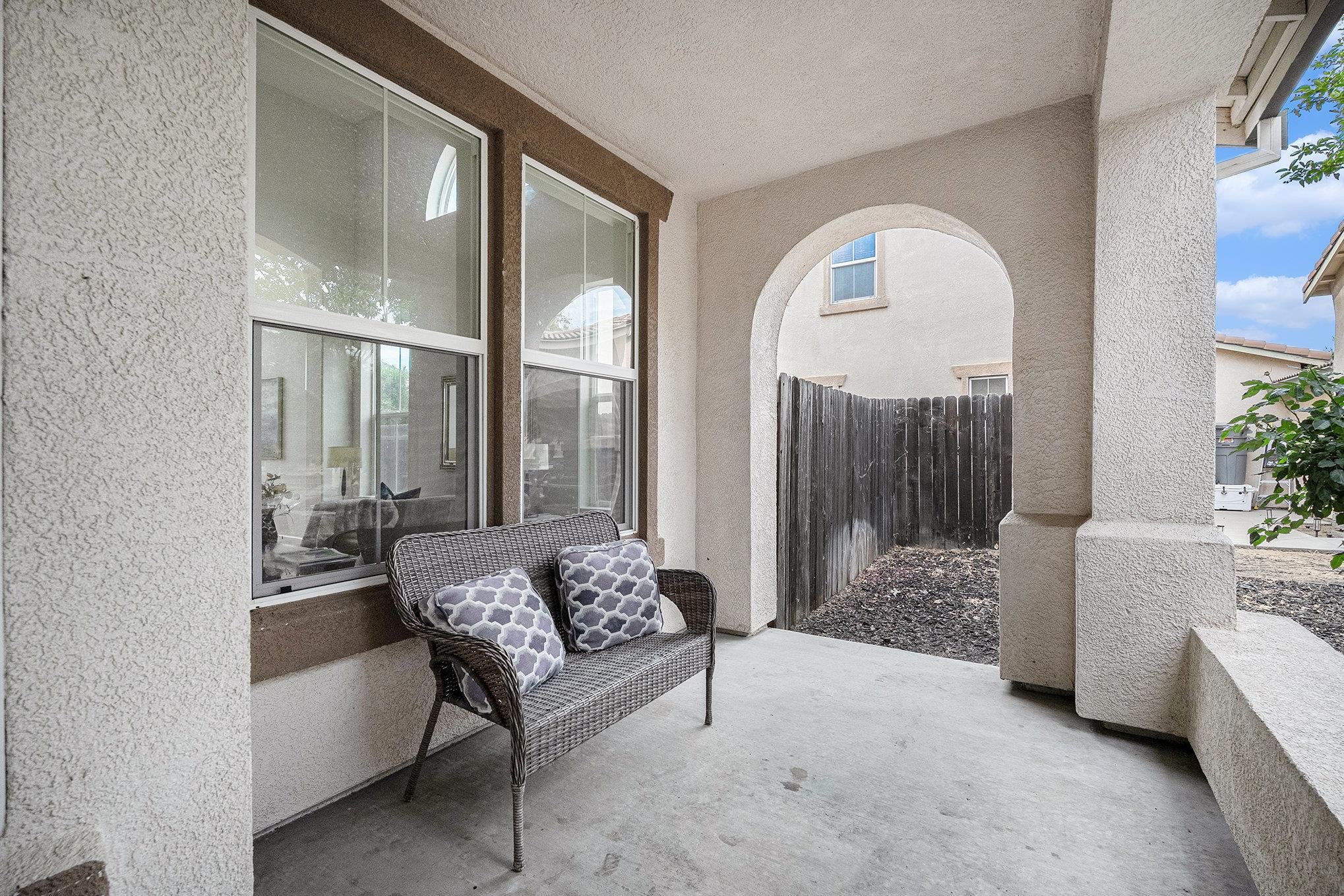 Detail Gallery Image 5 of 39 For 1109 Donatello Way, Oakley,  CA 94561 - 5 Beds | 3 Baths