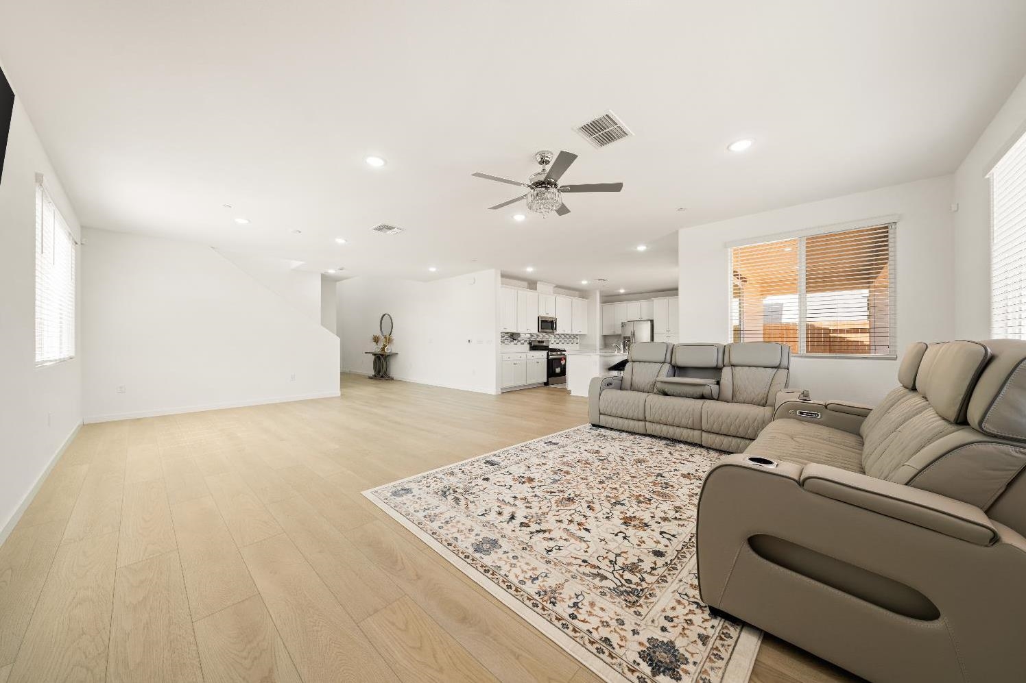 Detail Gallery Image 11 of 38 For 12783 Crossbill Way, Rancho Cordova,  CA 95742 - 5 Beds | 4 Baths