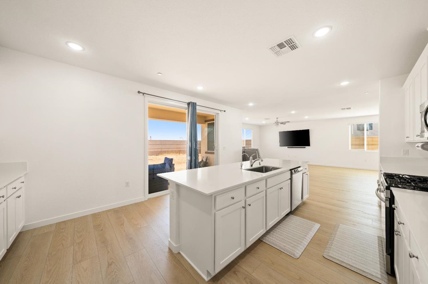 Detail Gallery Image 17 of 38 For 12783 Crossbill Way, Rancho Cordova,  CA 95742 - 5 Beds | 4 Baths