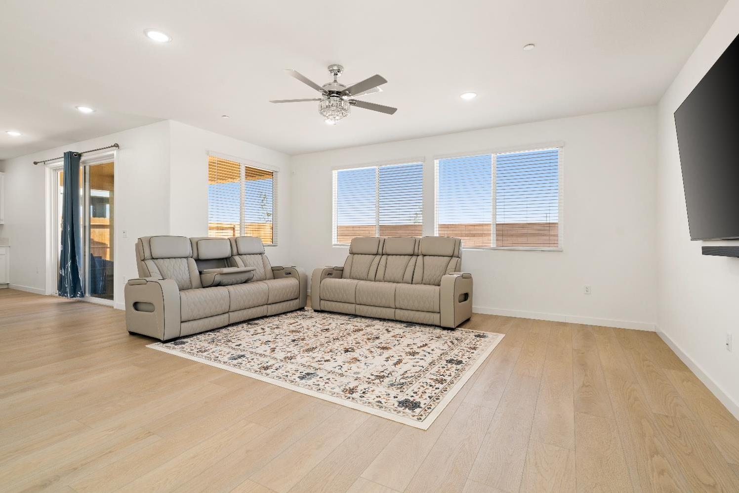 Detail Gallery Image 19 of 38 For 12783 Crossbill Way, Rancho Cordova,  CA 95742 - 5 Beds | 4 Baths