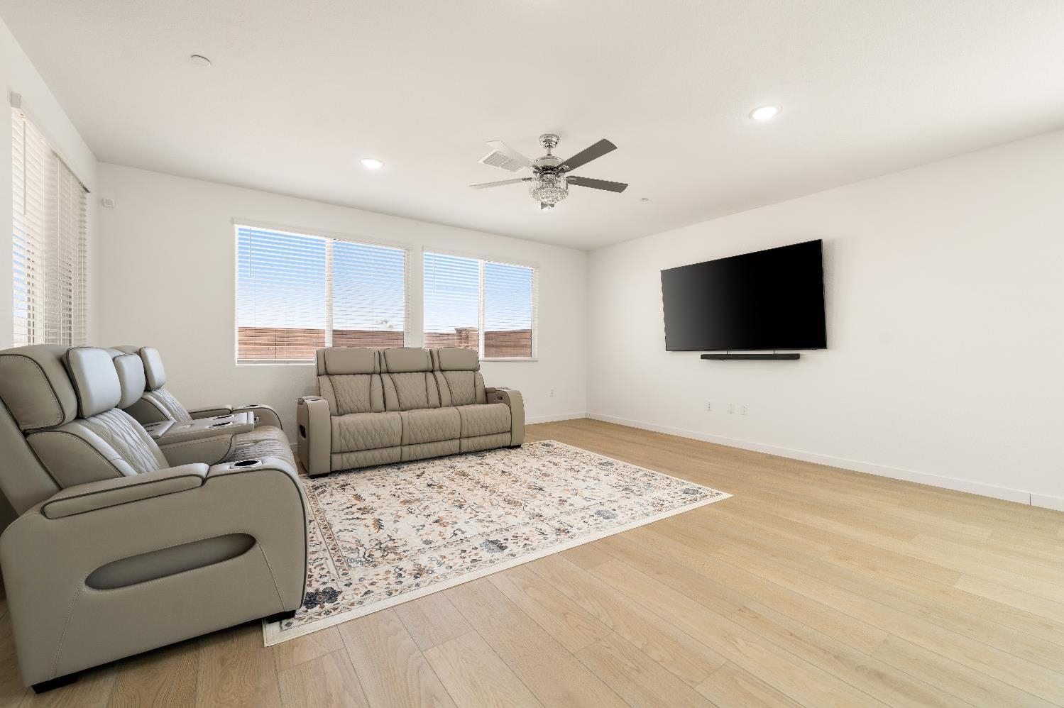 Detail Gallery Image 21 of 38 For 12783 Crossbill Way, Rancho Cordova,  CA 95742 - 5 Beds | 4 Baths