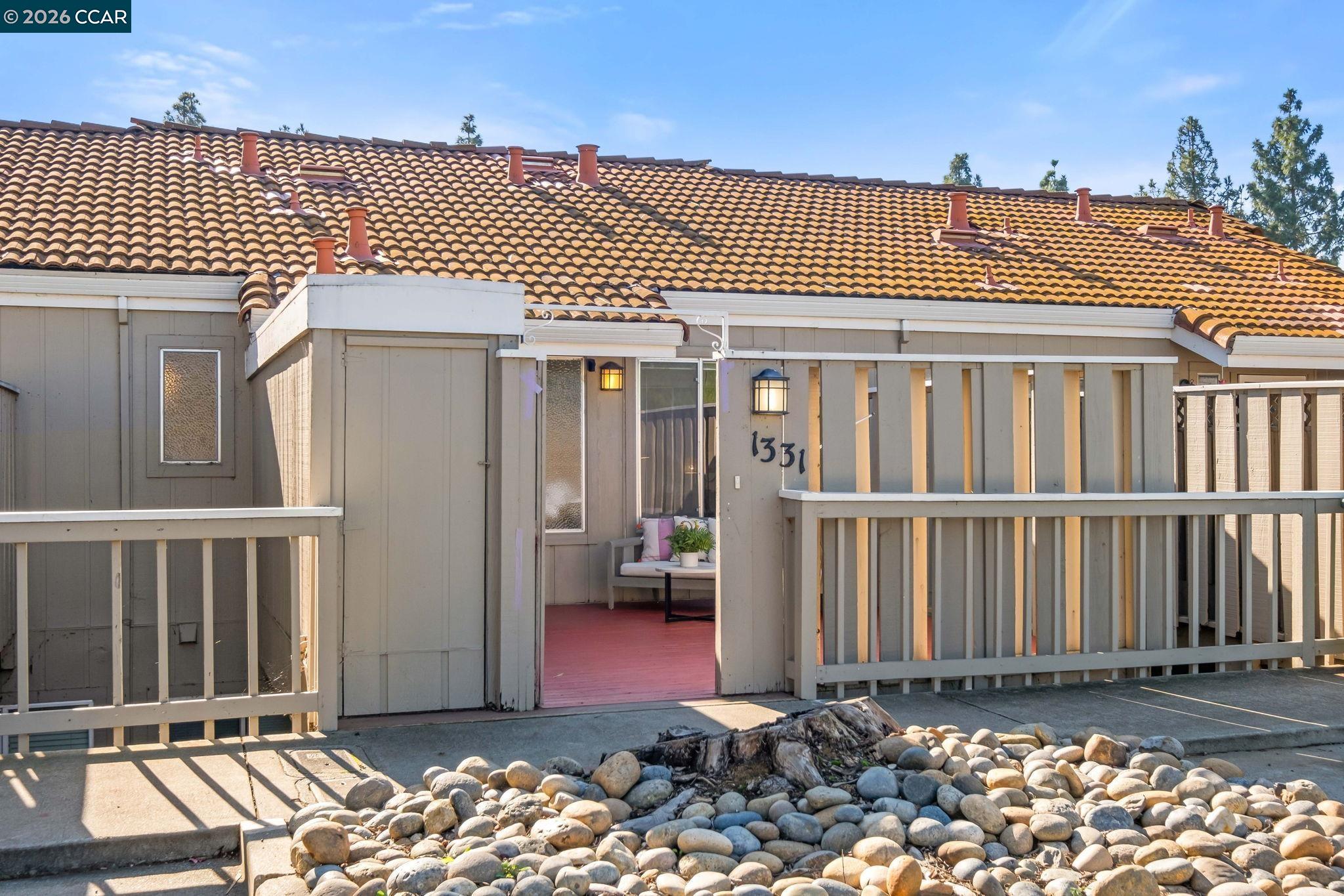 Photo #2: 41120697 Listing: Photo #2