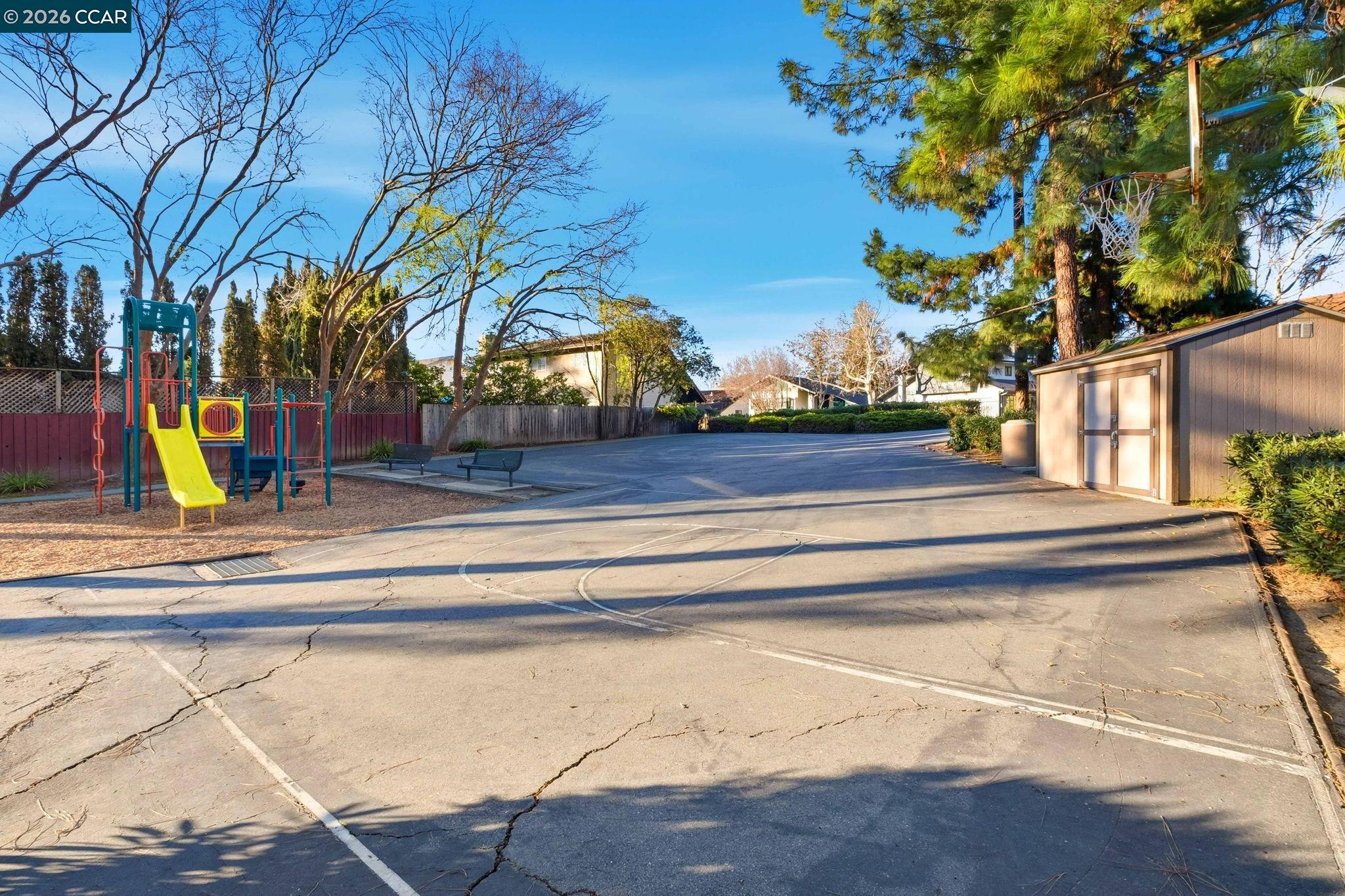 Detail Gallery Image 29 of 33 For 1331 Waterfall Way, Concord,  CA 94521 - 4 Beds | 2/1 Baths