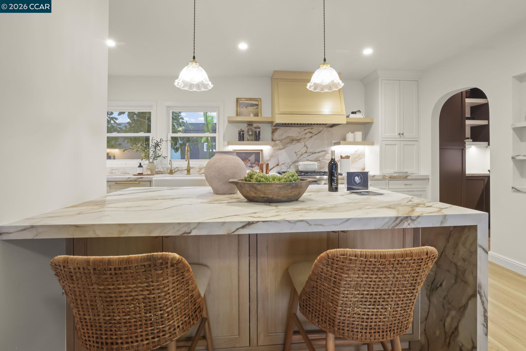 Detail Gallery Image 11 of 27 For 1401 Paloma Ave, Burlingame,  CA 94010 - 2 Beds | 2 Baths