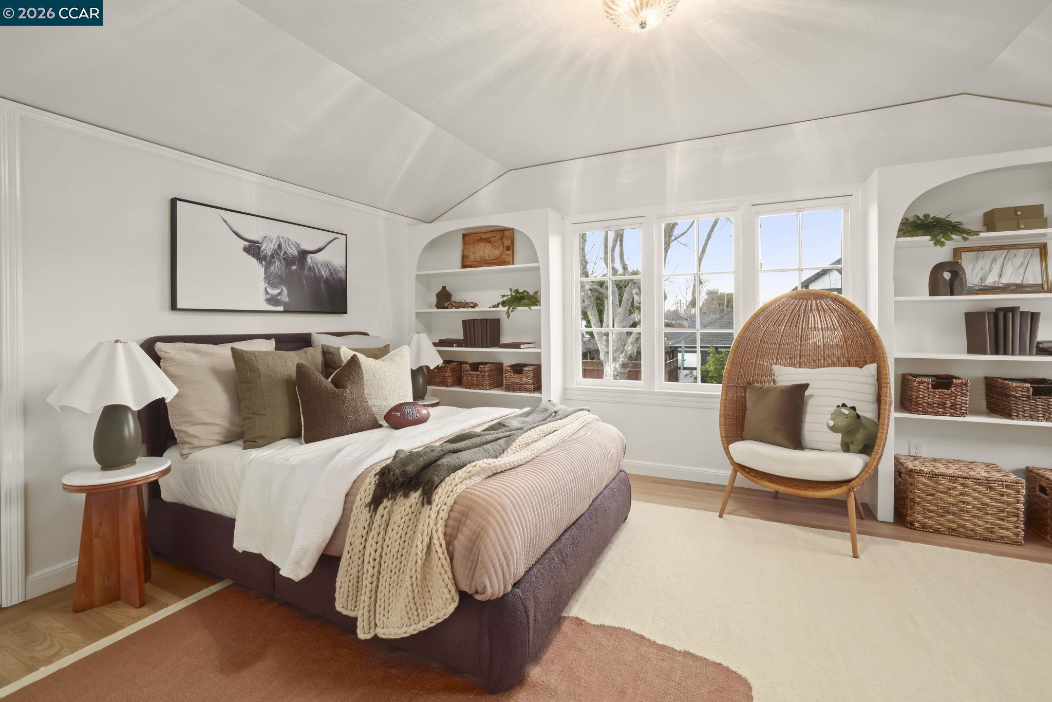 Detail Gallery Image 13 of 27 For 1401 Paloma Ave, Burlingame,  CA 94010 - 2 Beds | 2 Baths