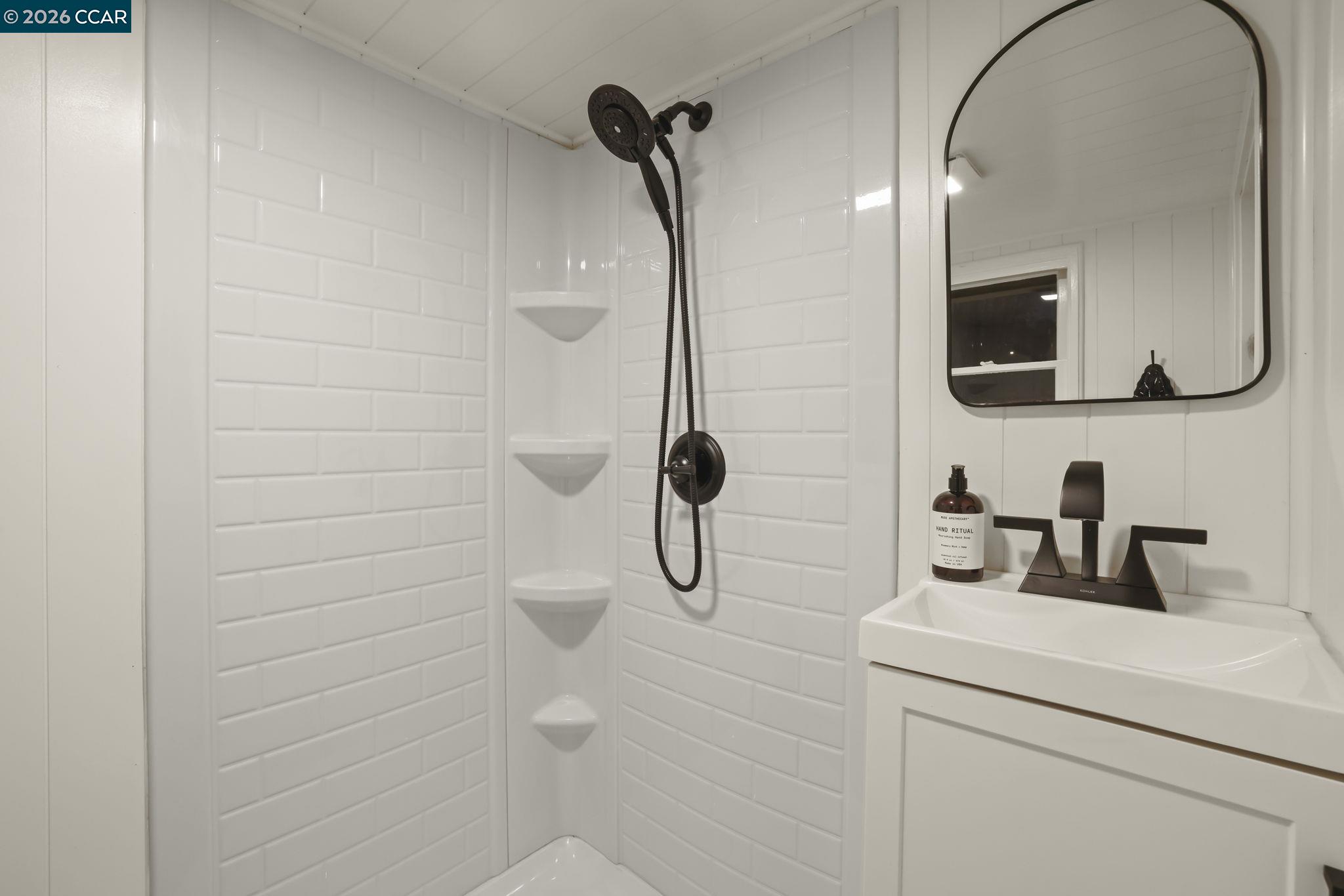 Detail Gallery Image 17 of 27 For 1401 Paloma Ave, Burlingame,  CA 94010 - 2 Beds | 2 Baths