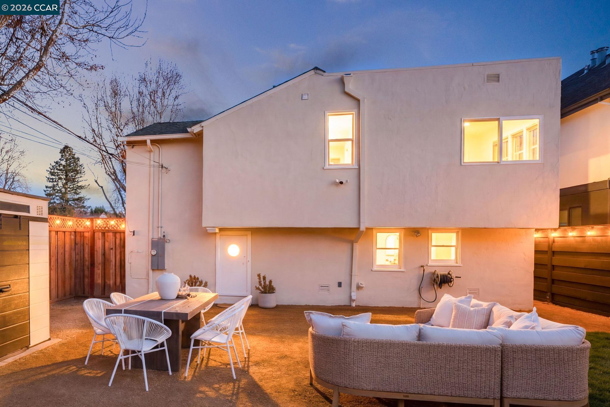 Detail Gallery Image 18 of 27 For 1401 Paloma Ave, Burlingame,  CA 94010 - 2 Beds | 2 Baths