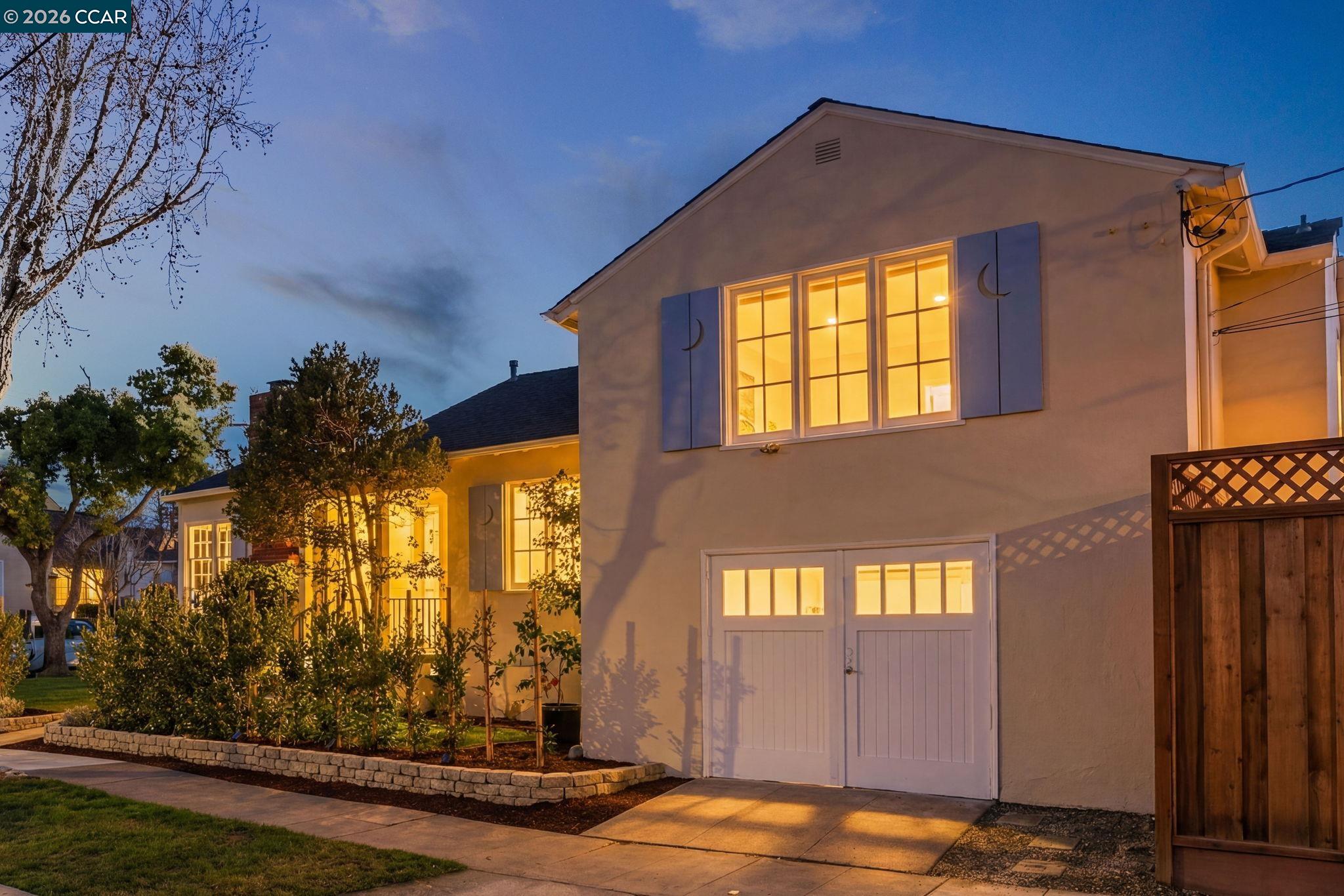 Detail Gallery Image 3 of 27 For 1401 Paloma Ave, Burlingame,  CA 94010 - 2 Beds | 2 Baths