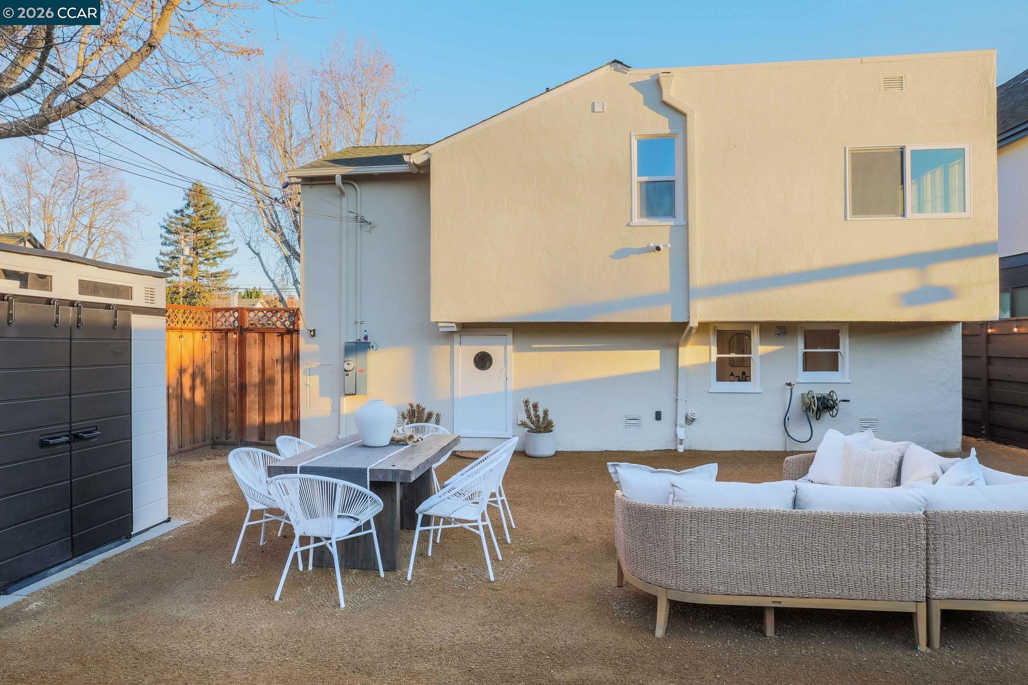 Detail Gallery Image 21 of 27 For 1401 Paloma Ave, Burlingame,  CA 94010 - 2 Beds | 2 Baths