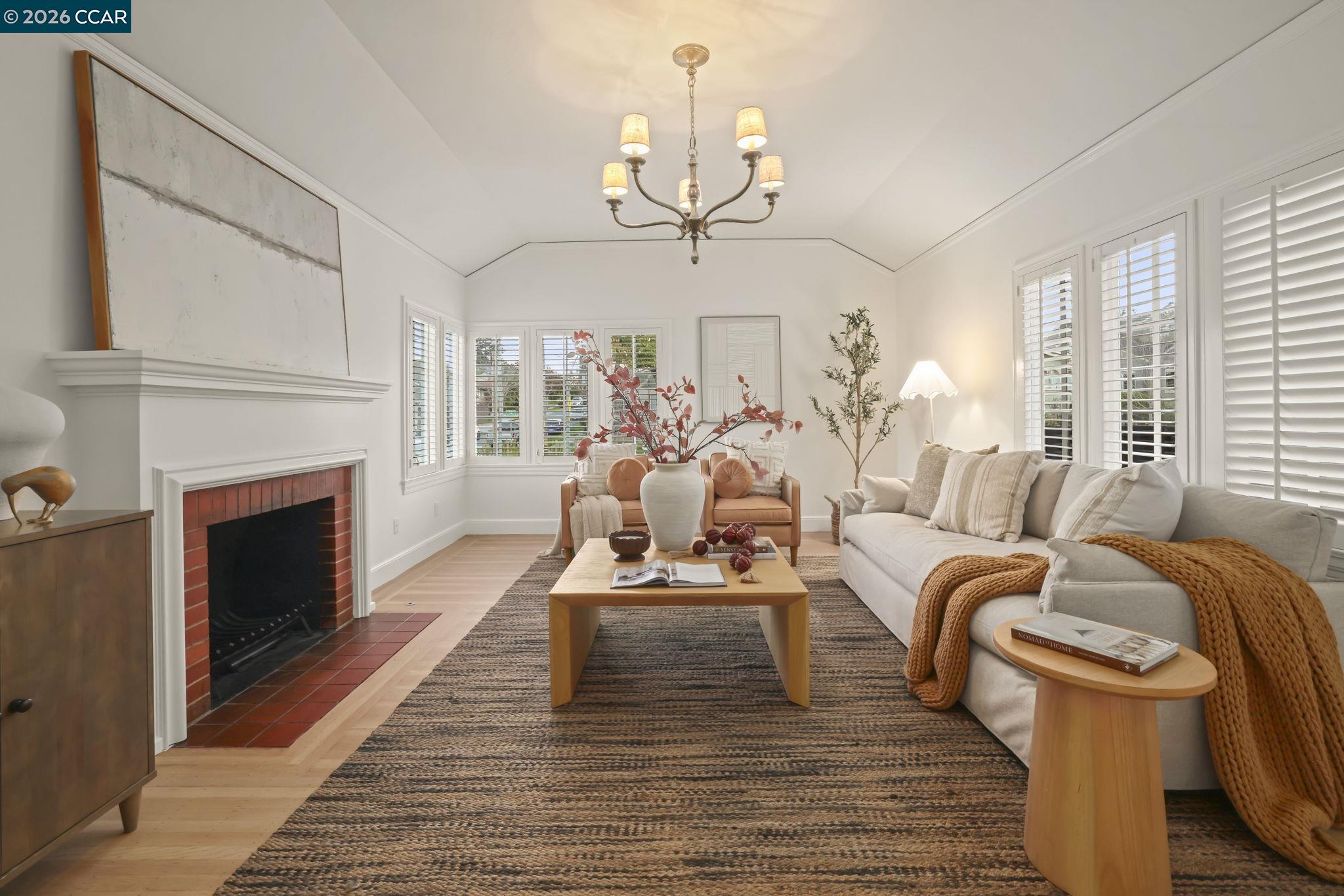 Detail Gallery Image 5 of 27 For 1401 Paloma Ave, Burlingame,  CA 94010 - 2 Beds | 2 Baths